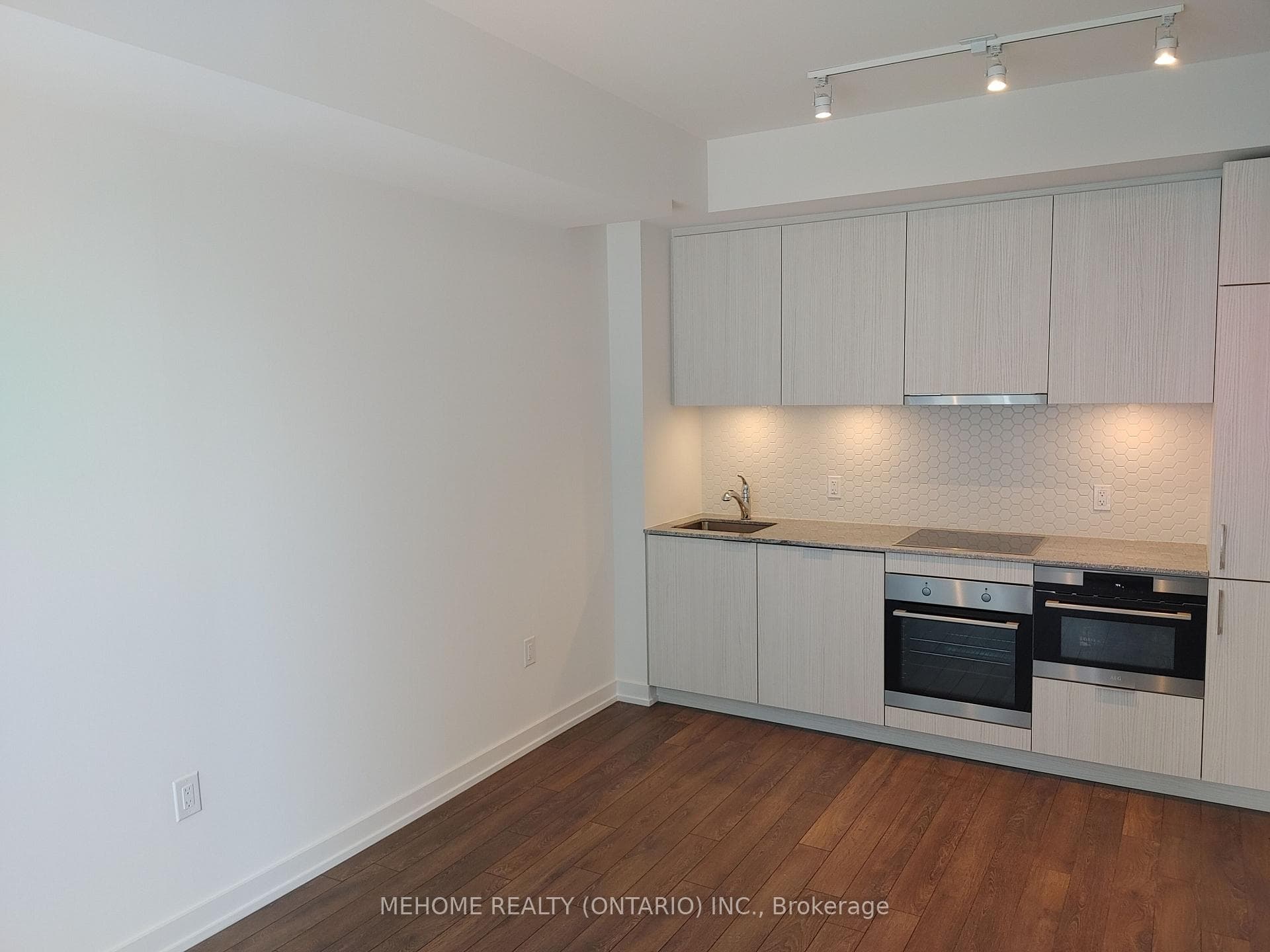 158 Front Street Unit 1516 photo 3