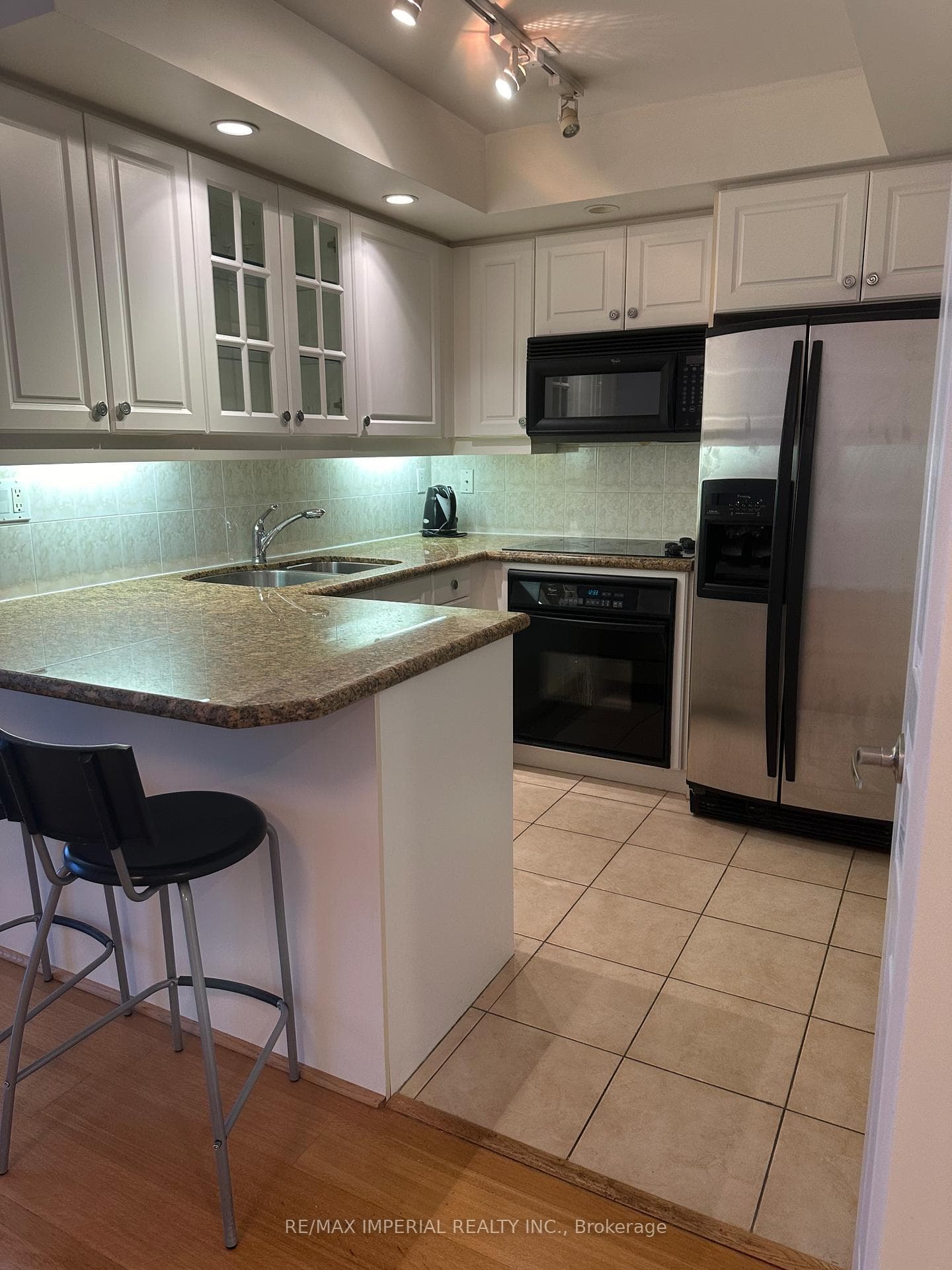 140 Simcoe Street Unit 1418 photo 3