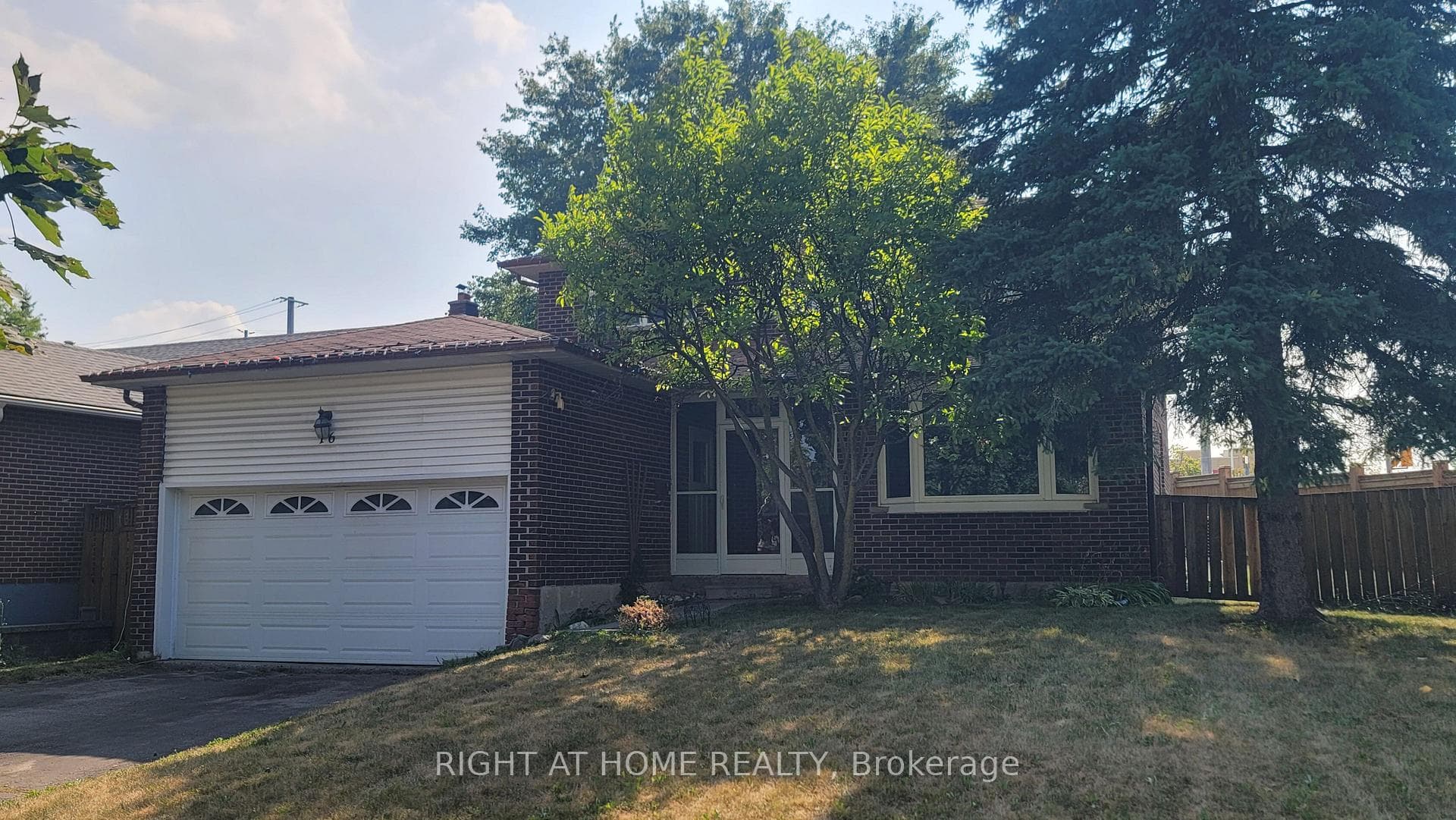 16 Portland Crescent photo 1
