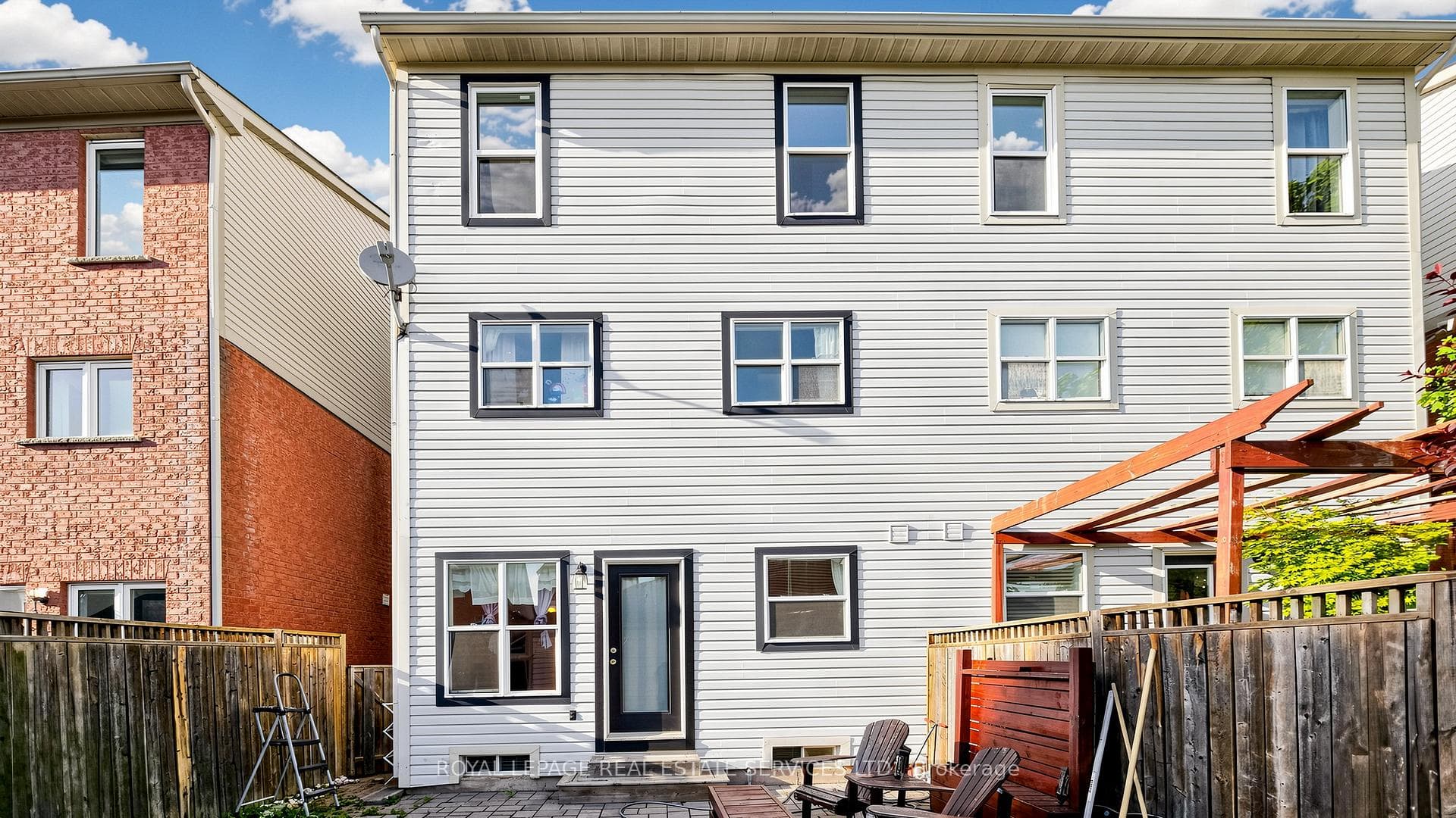 100 GEORGIAN Drive photo 36