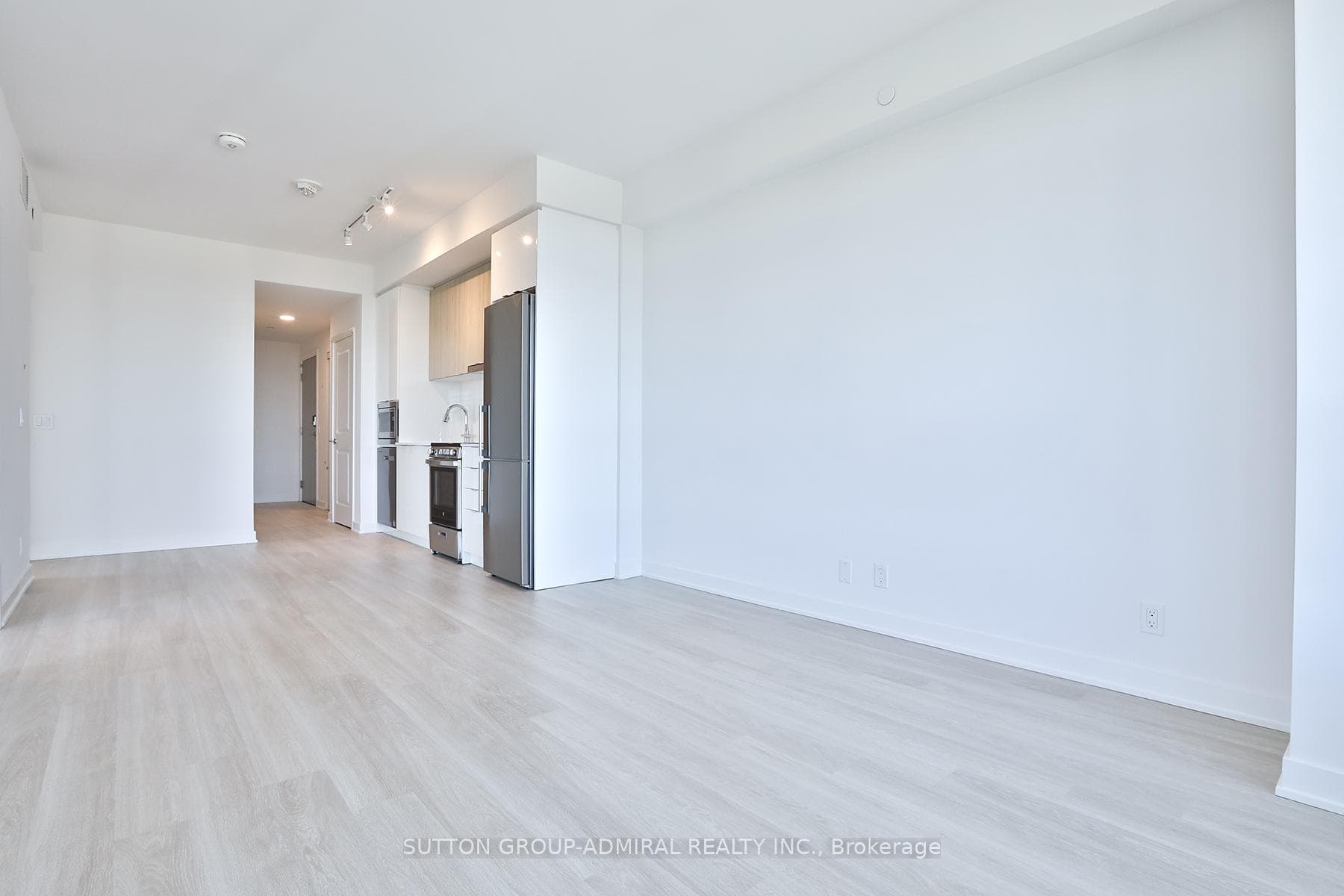 30 Upper Mall Way Unit 1810A photo 10