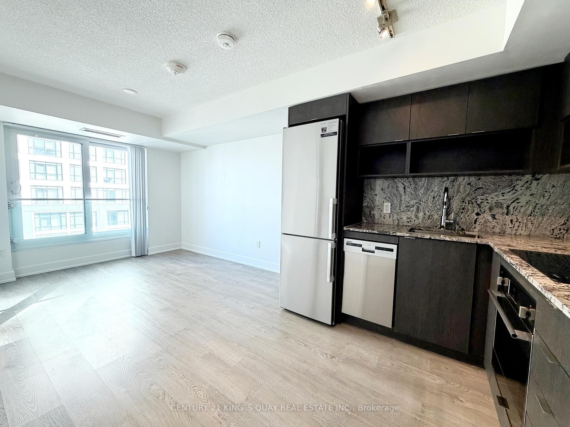 9 Mabelle Avenue Unit 1121 photo 5
