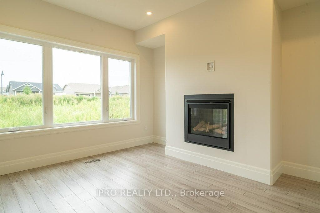 44 Campbell Crescent photo 29