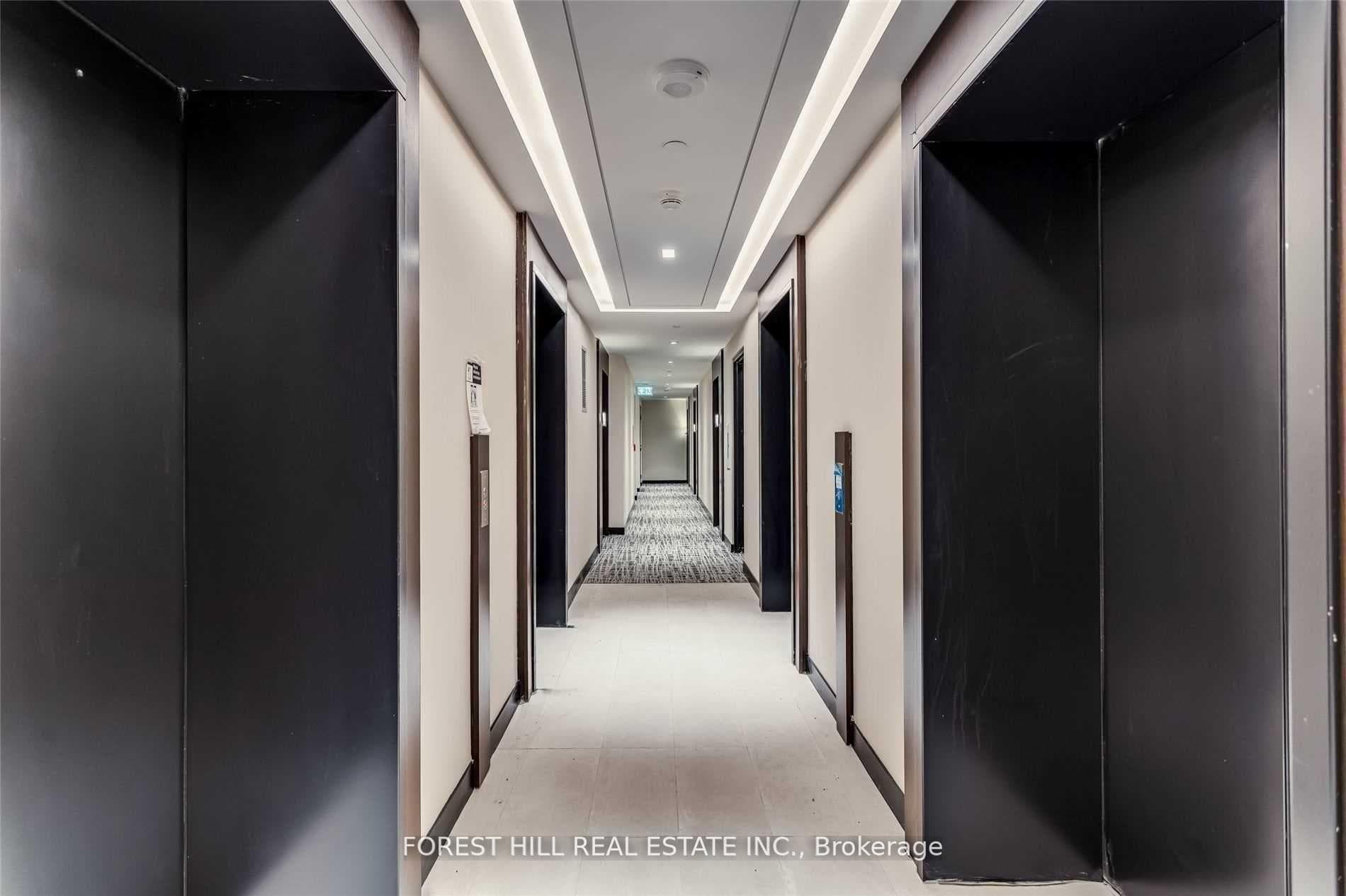 2221 Yonge Street Unit 4511 photo 2
