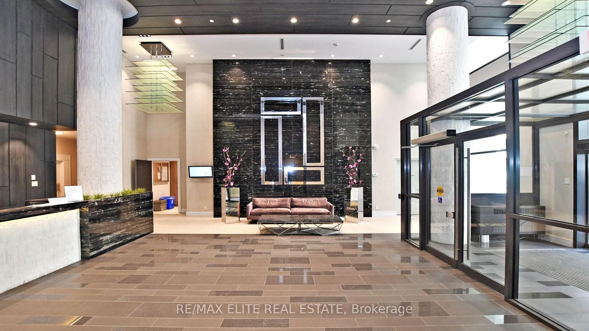 9199 Yonge Street Unit 207 photo 2