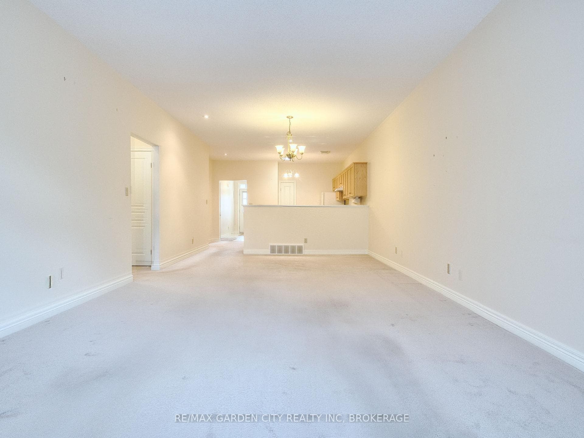 Open concept Liv/Din room to kitchen