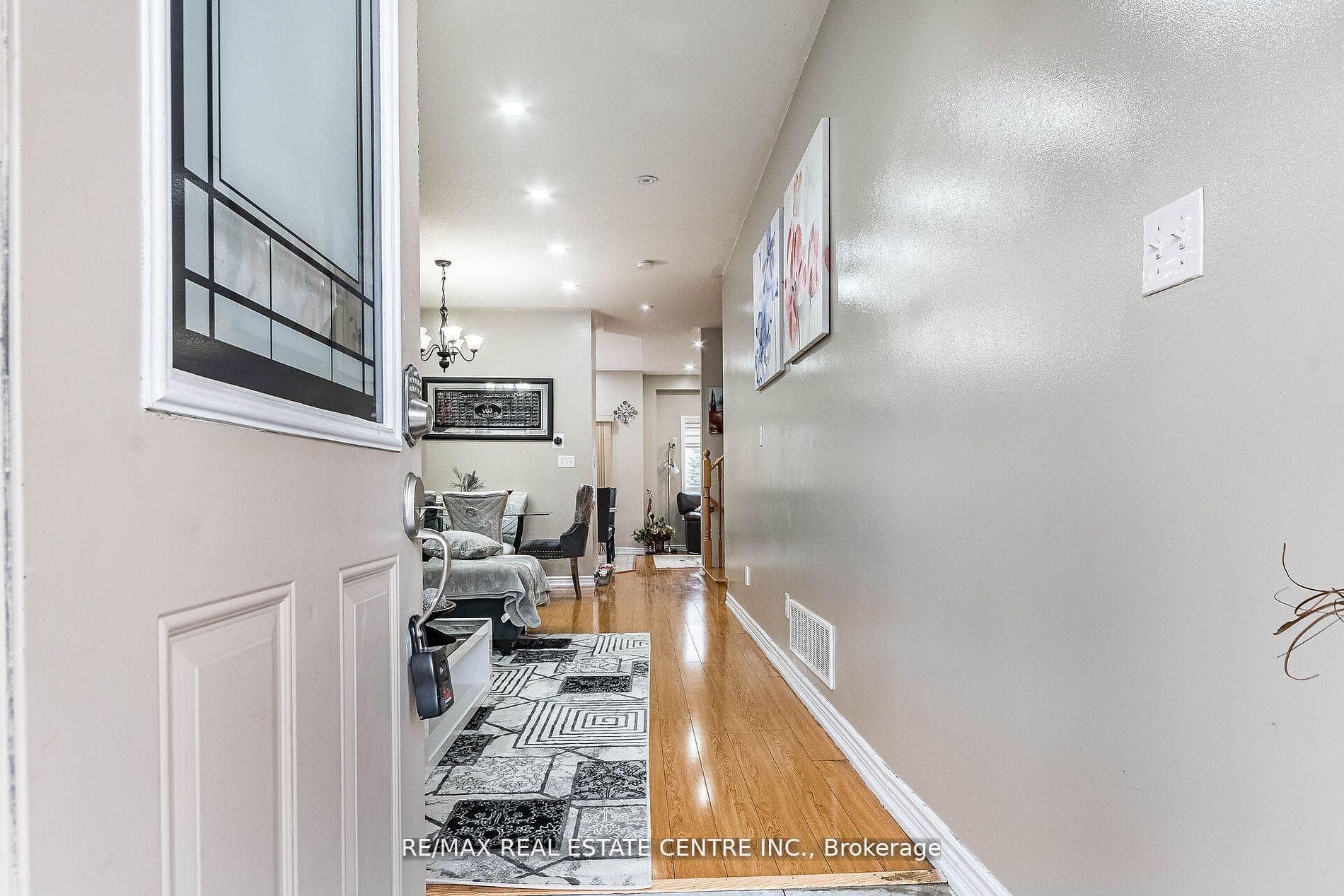 45 Commodore Drive photo 4