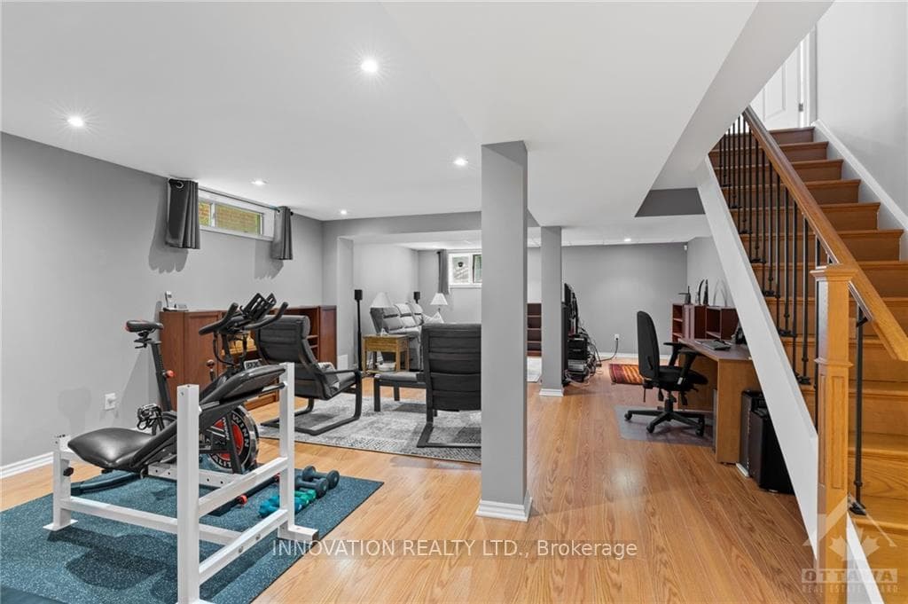 81 HANSEN Avenue photo 21