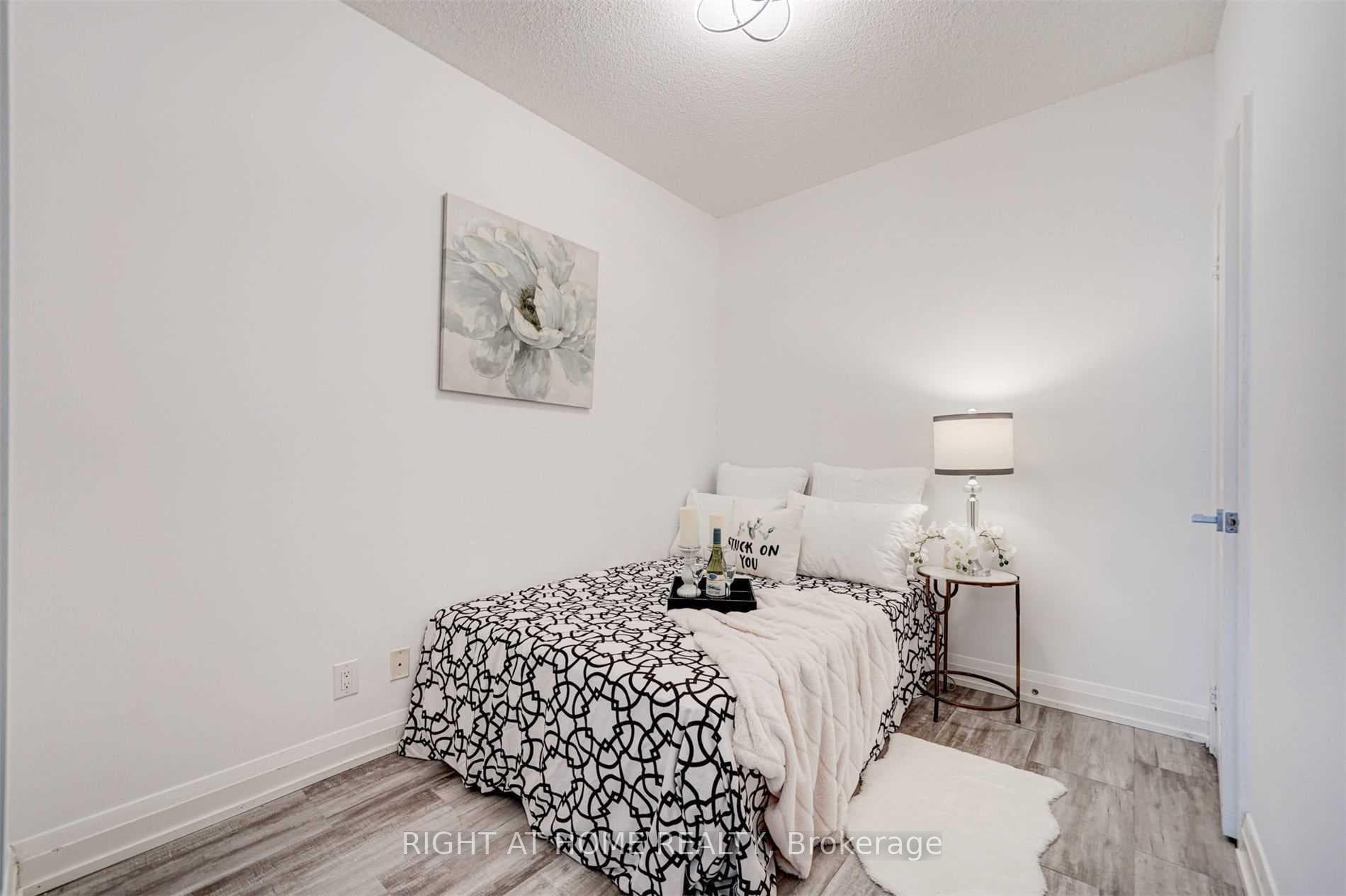 7171 Yonge Street Unit 511 photo 9