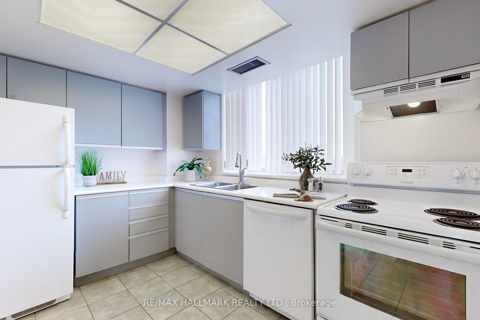 270 Davis Drive Unit 904 photo 10