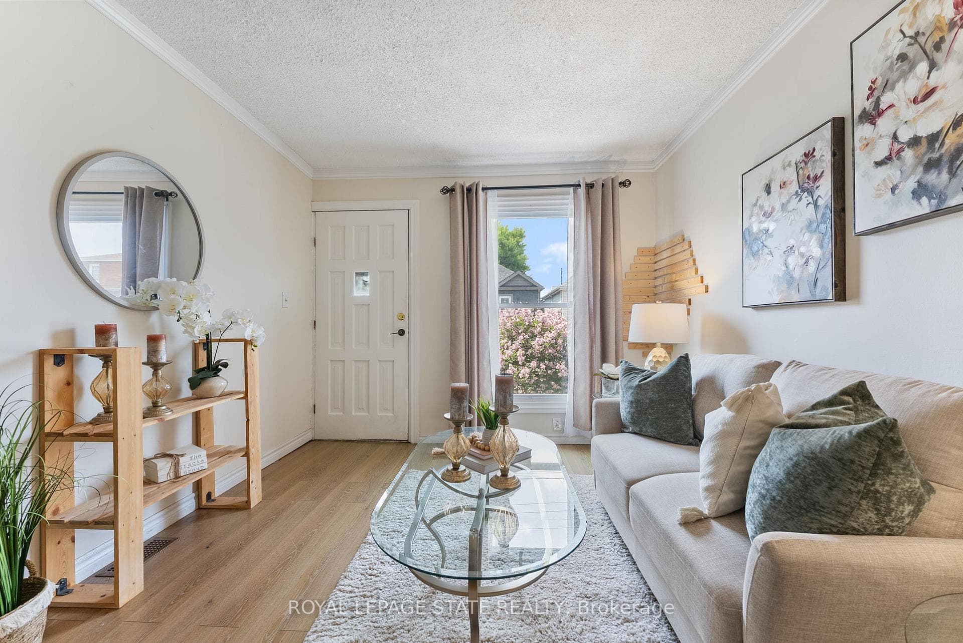 544 Mary Street photo 6