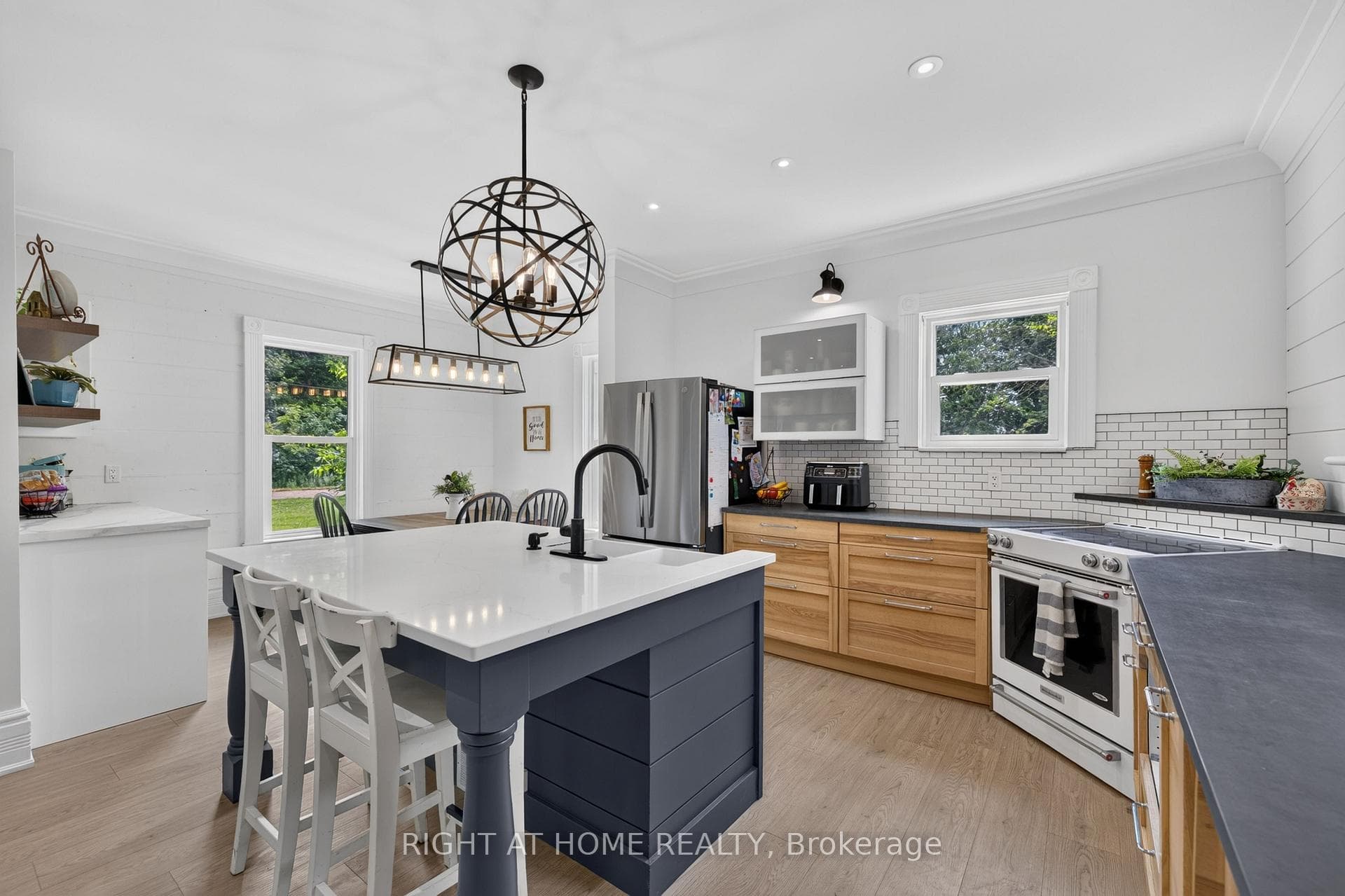 Kitchen with great flow