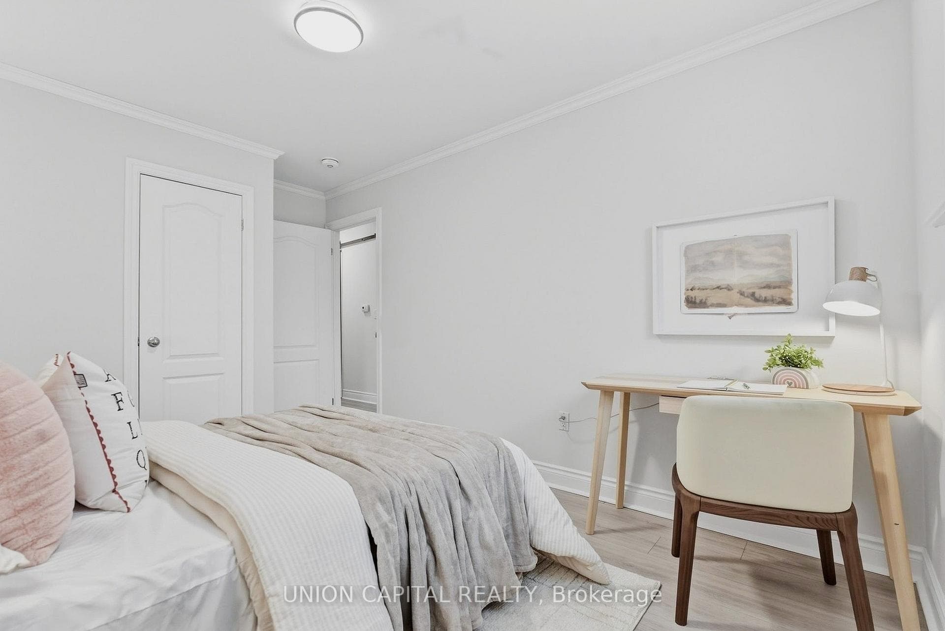 144 Clements Road photo 8