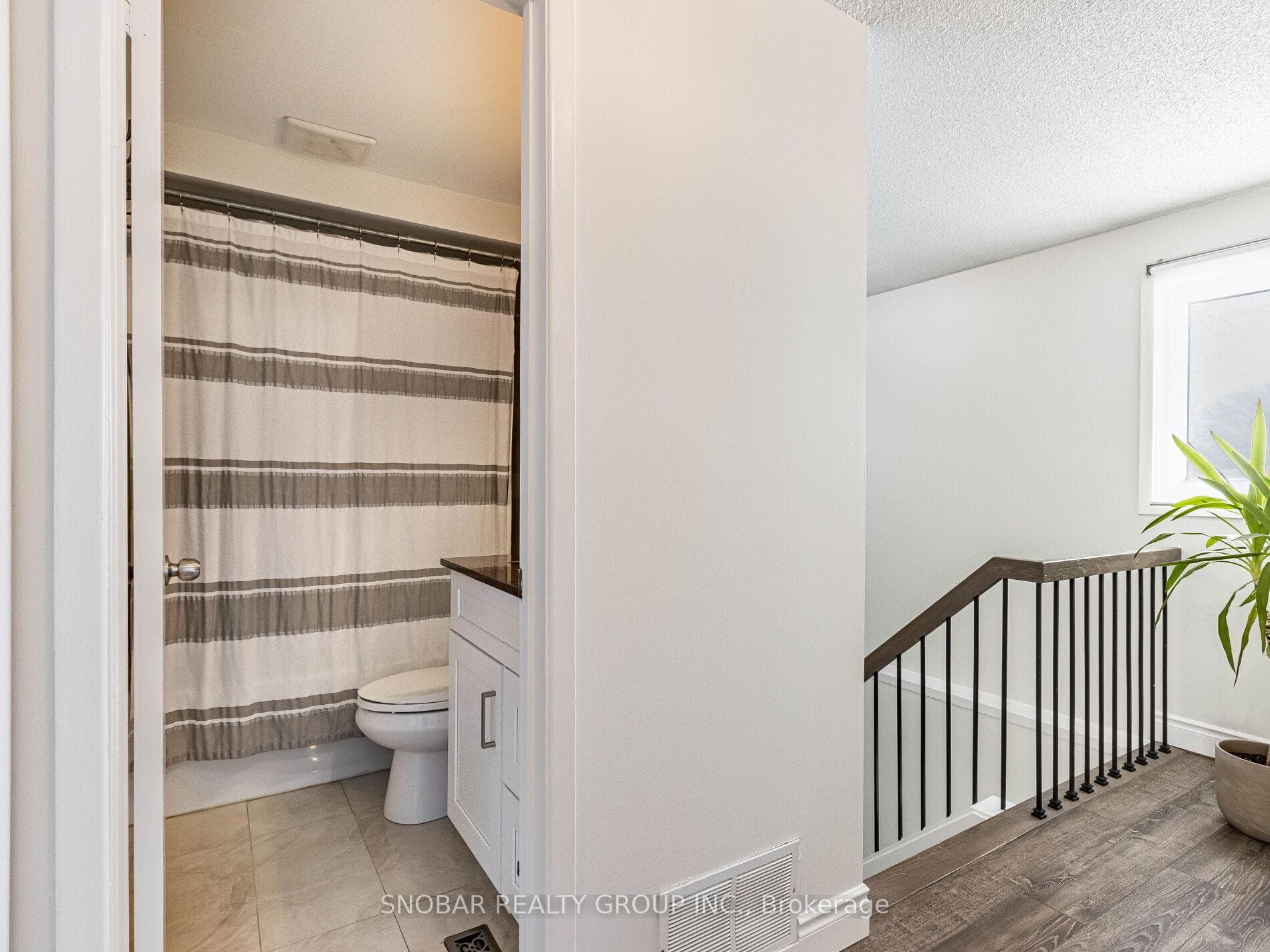 6280 Starfield Crescent photo 27