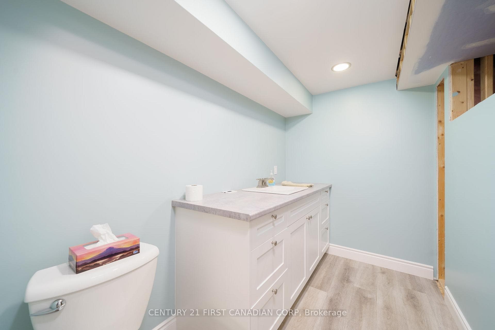 346 Caradoc Street photo 17