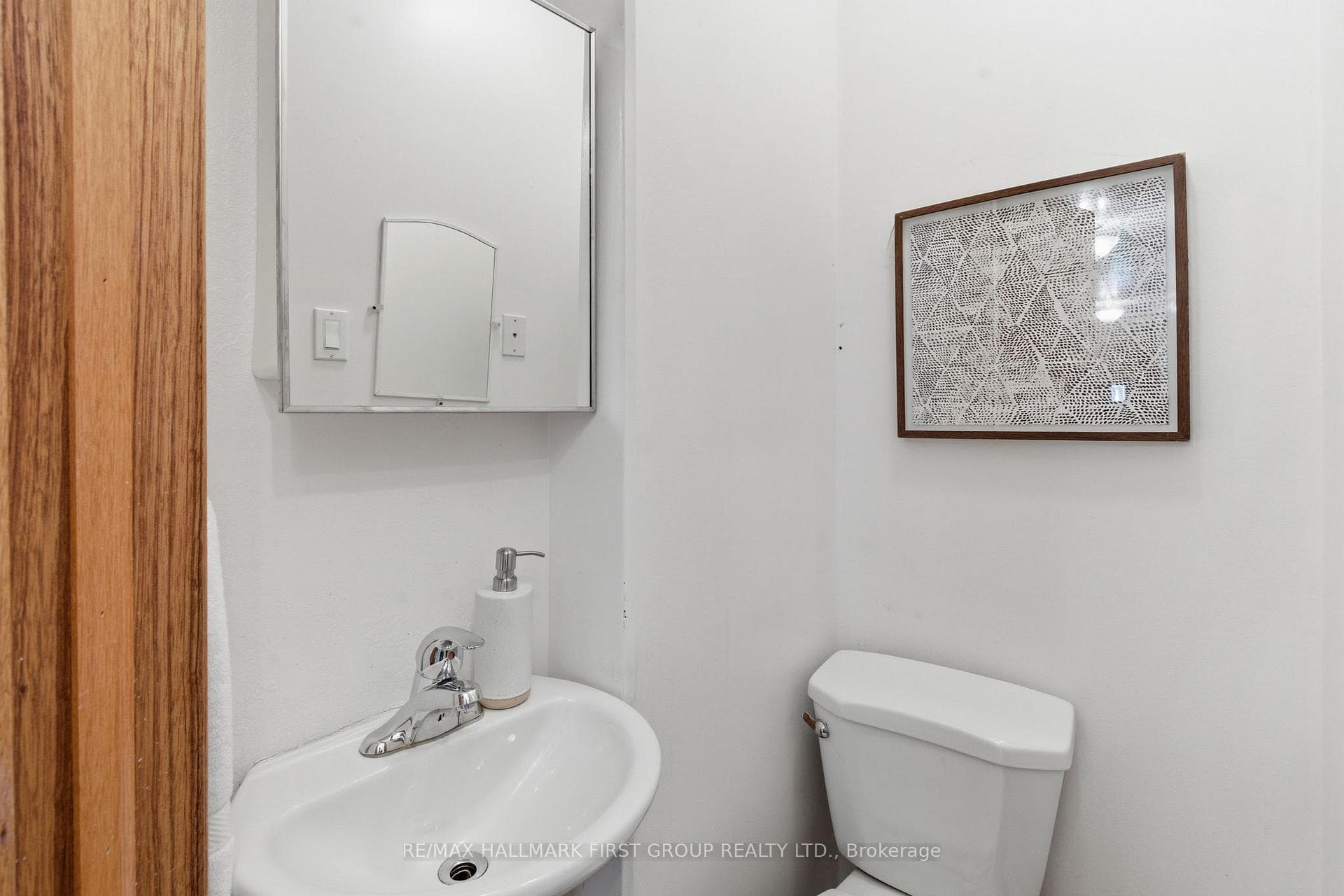 152 MCROBERTS Avenue photo 11