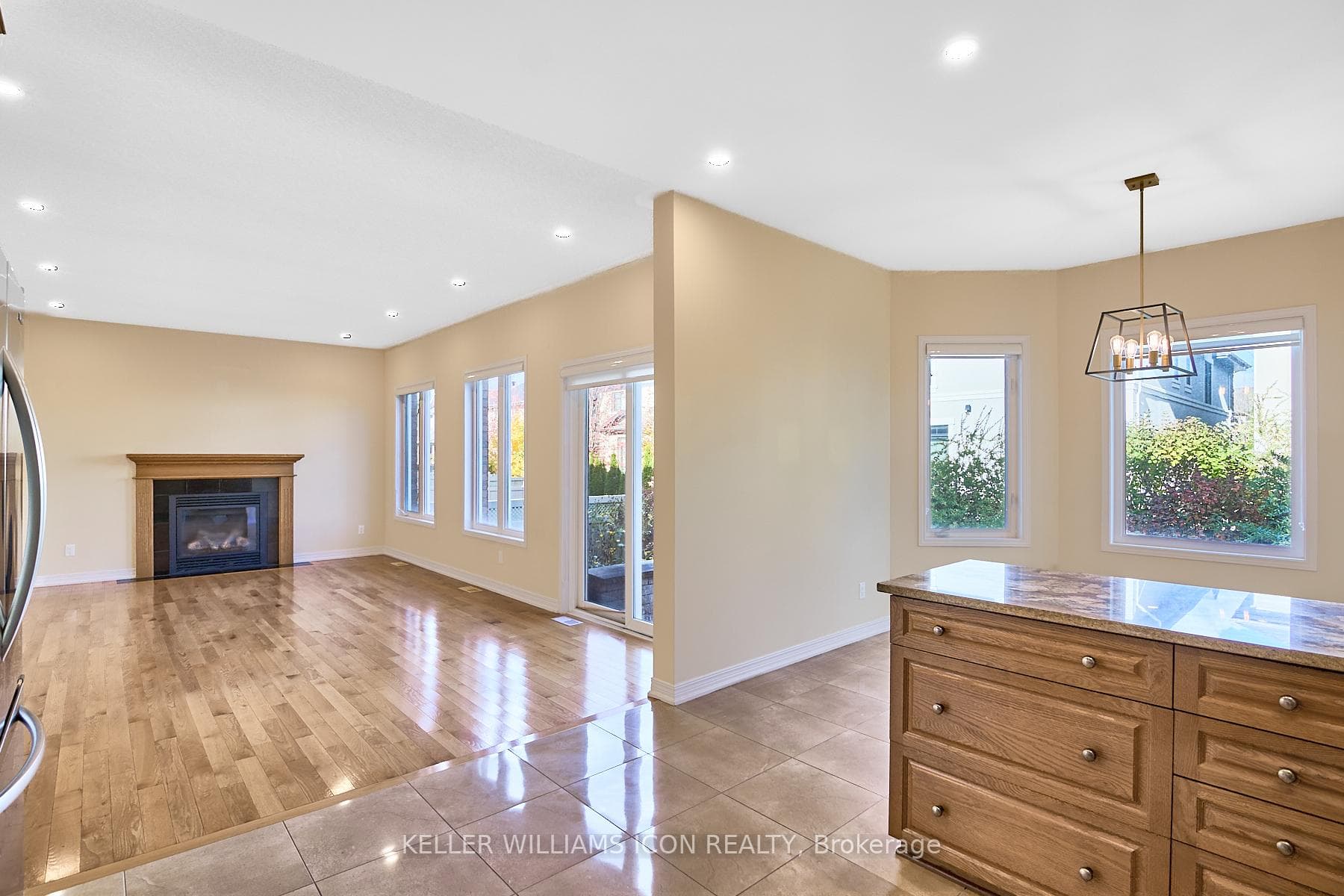 249 Madhu Crescent photo 14