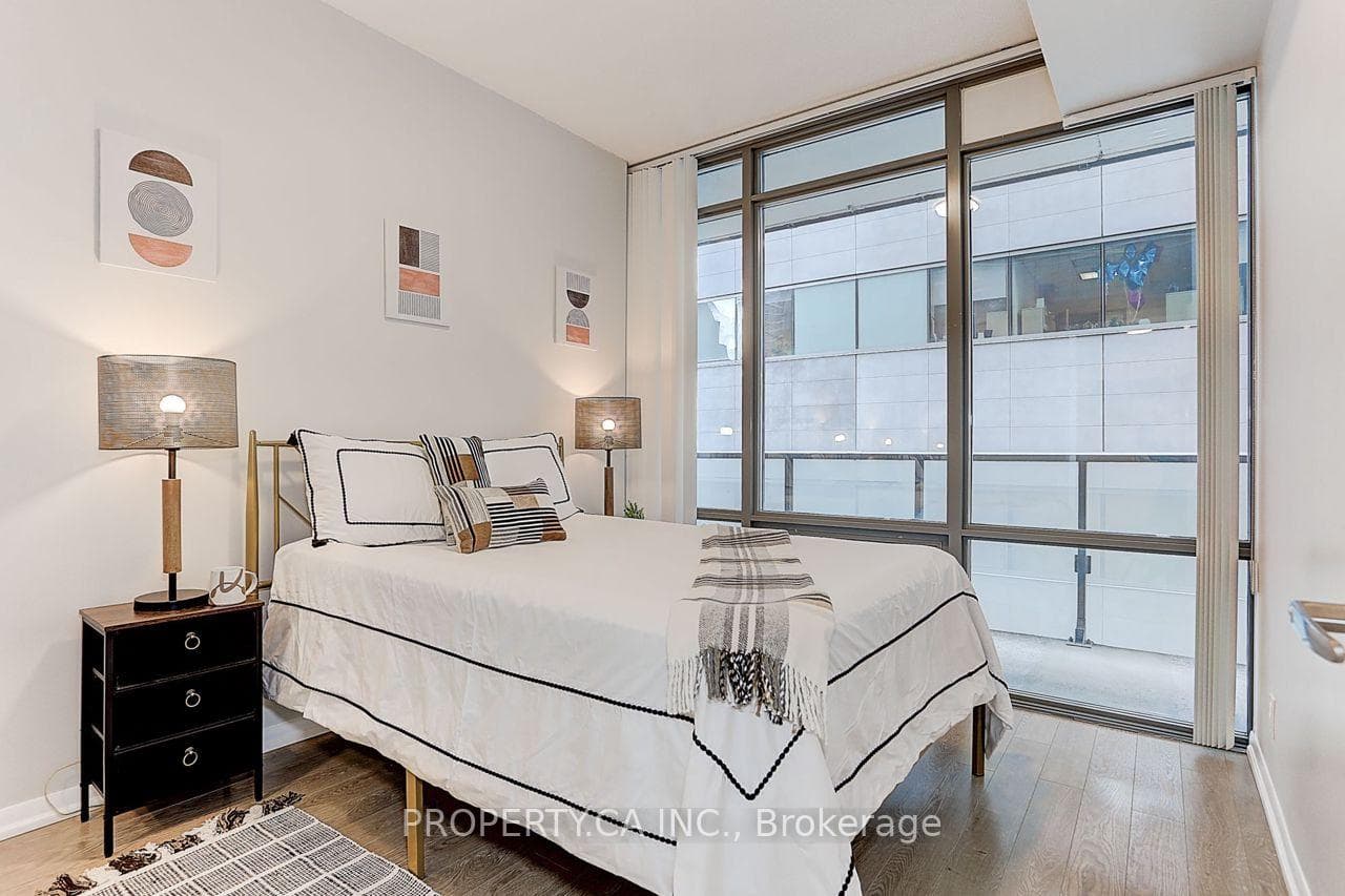 832 Bay Street Unit 710 photo 27