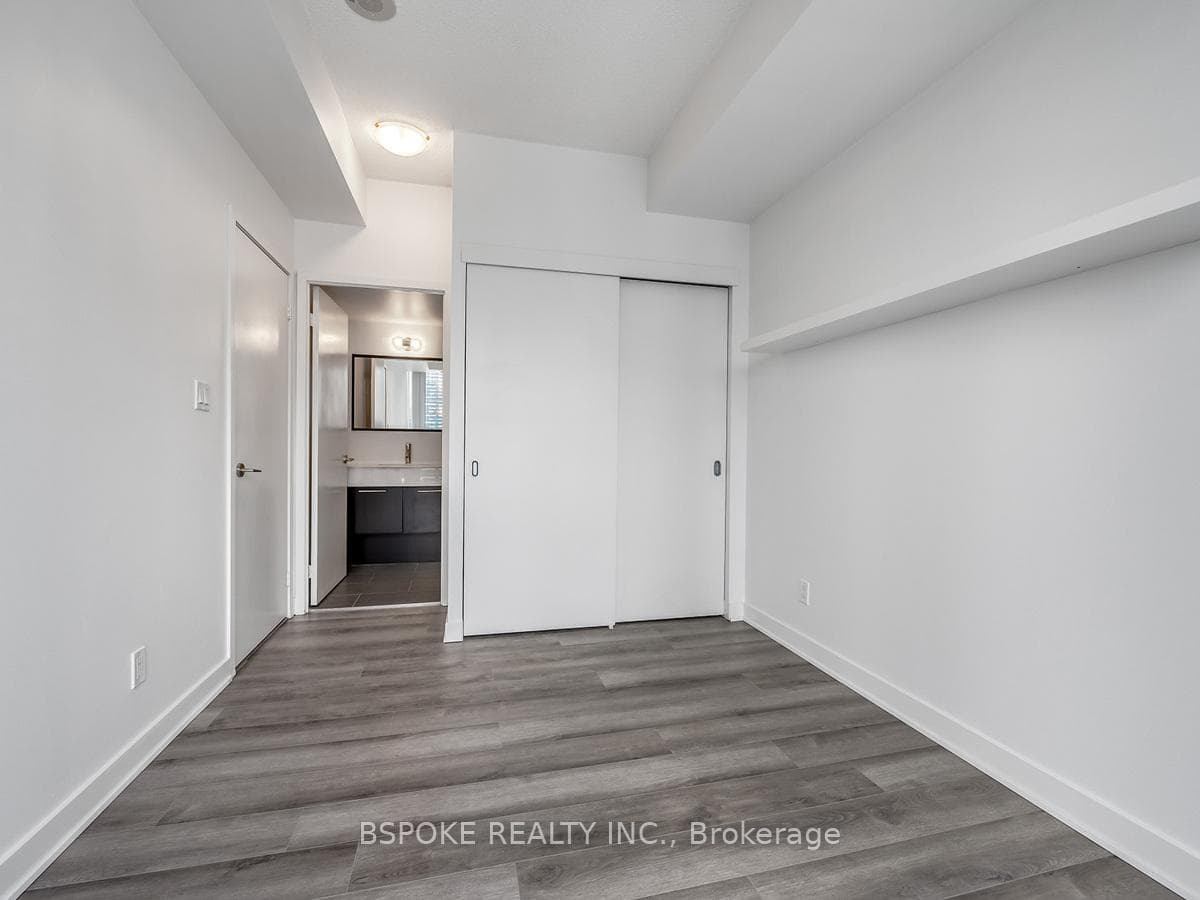 126 Simcoe Street Unit 2104 photo 15