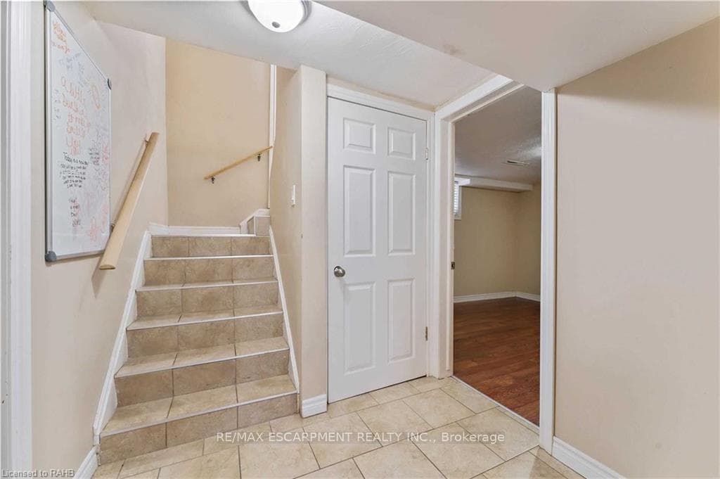 864 Upper Ottawa Street Unit Basement photo 3