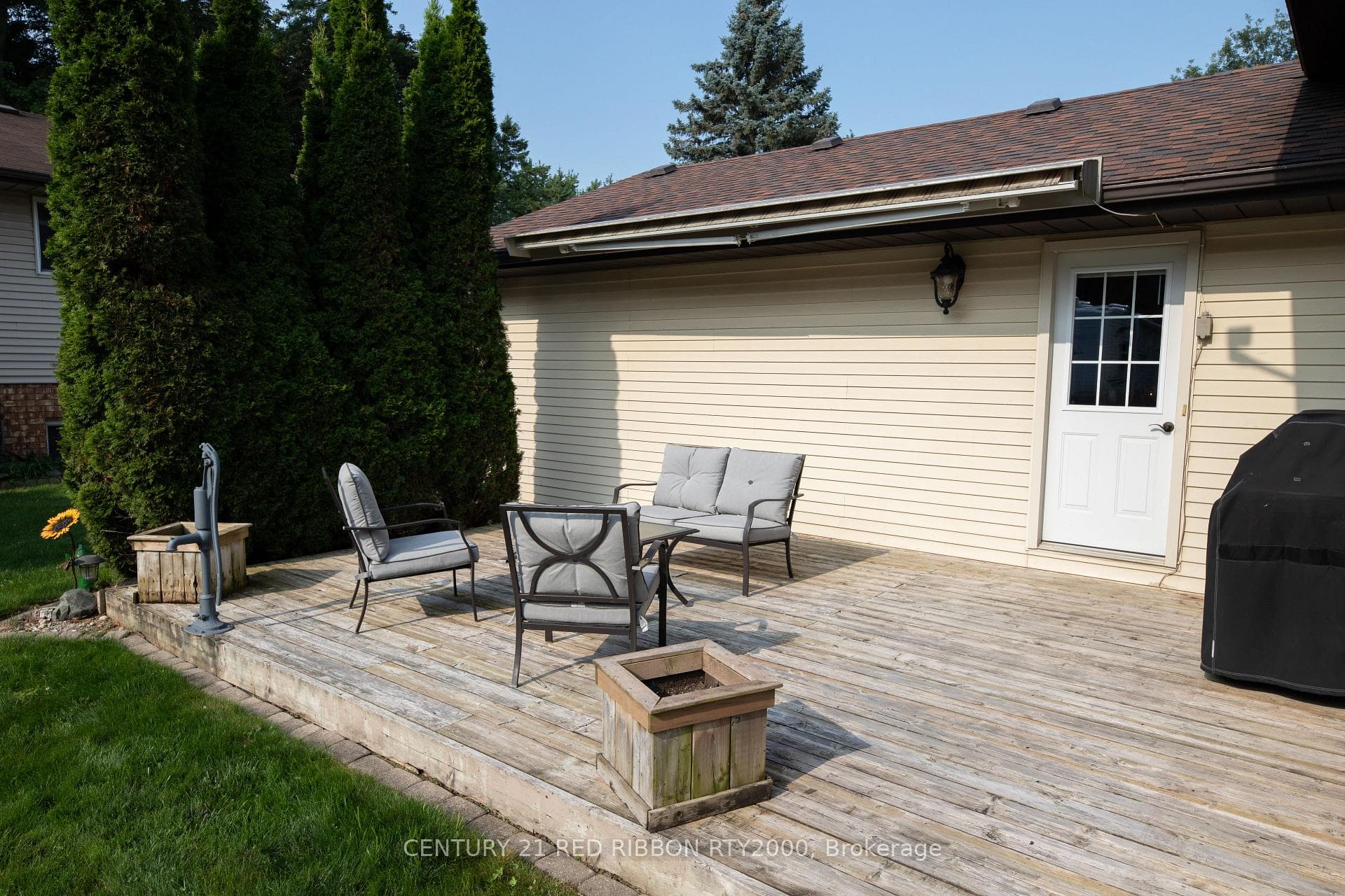 453 Head Street photo 36