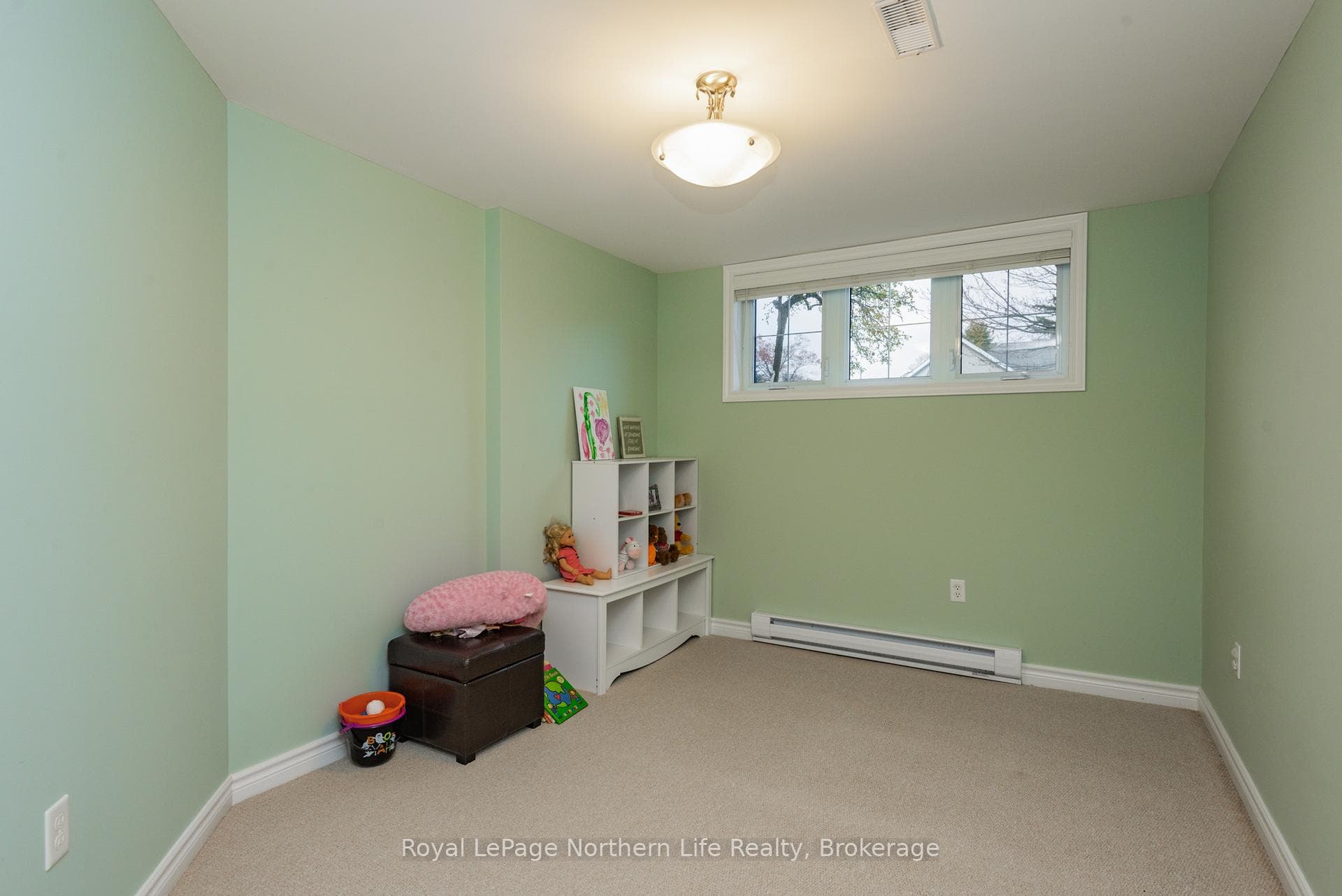 27 Vermont Crescent photo 33