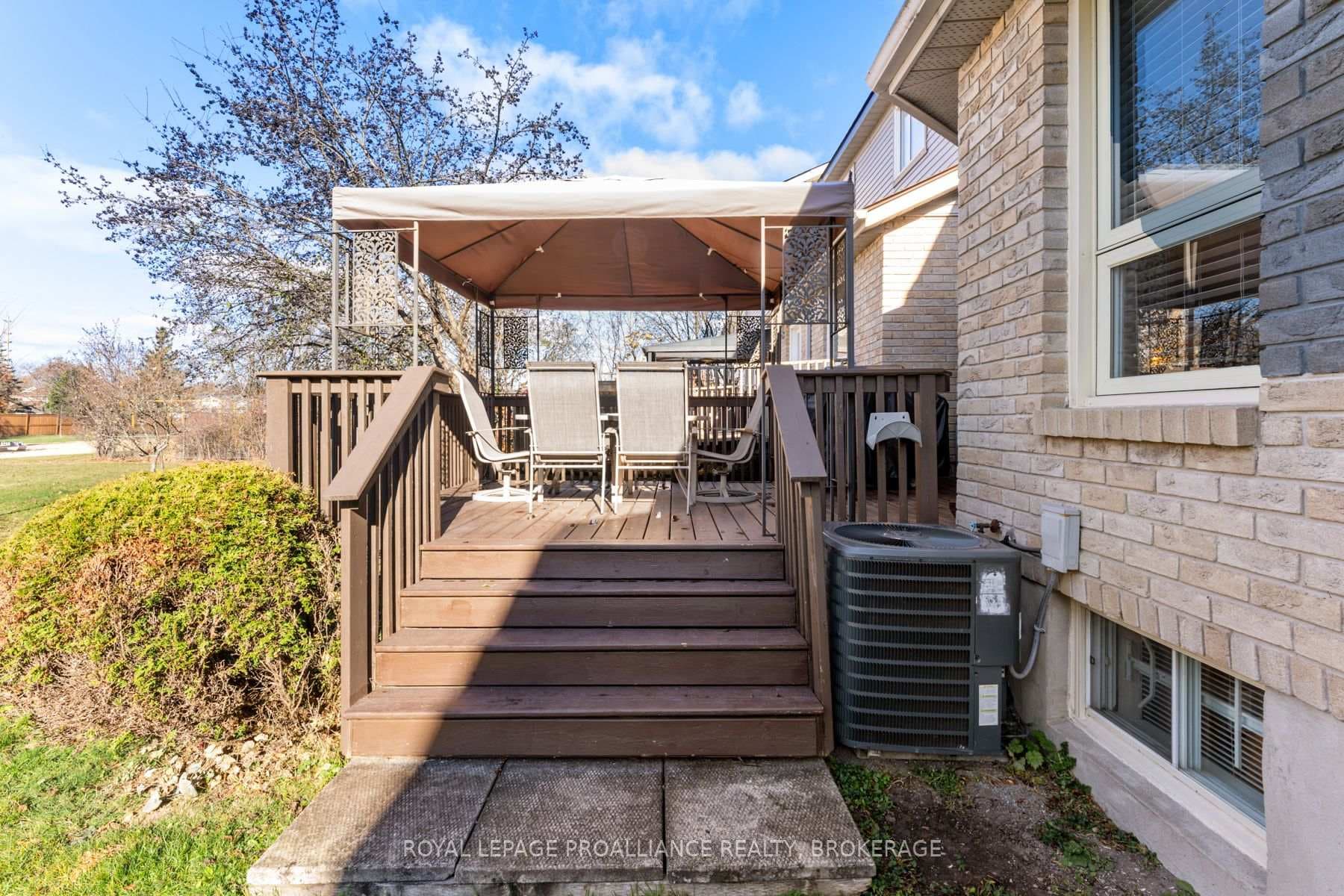 78 Rose Abbey Drive photo 33