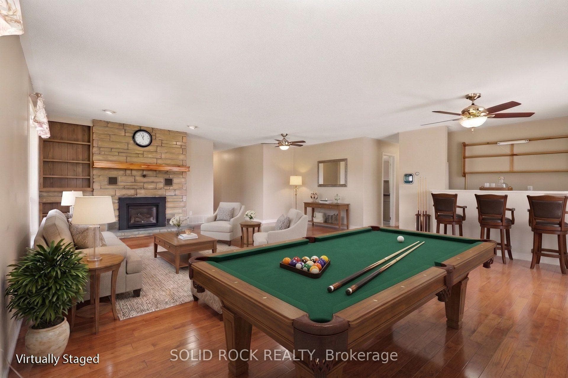 Reimagine your stuff in this spacious Bungalow