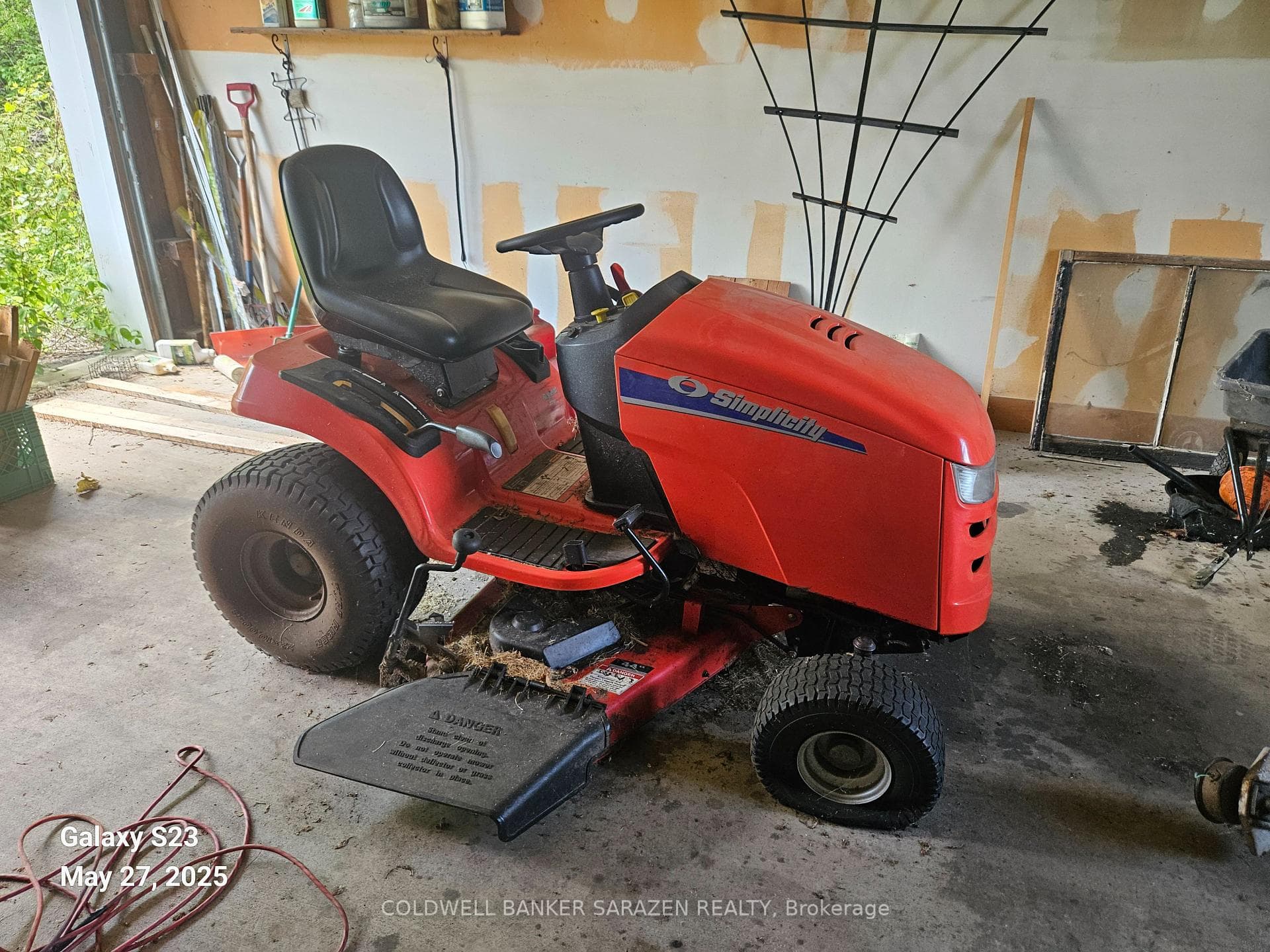 Lawn tractor