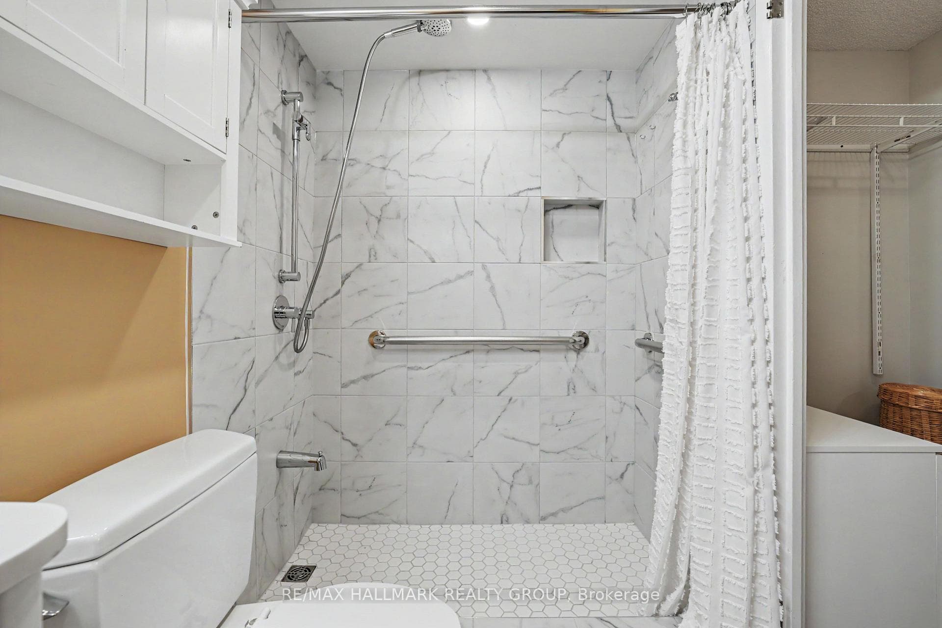 1025 Grenon Avenue Unit 915 photo 21