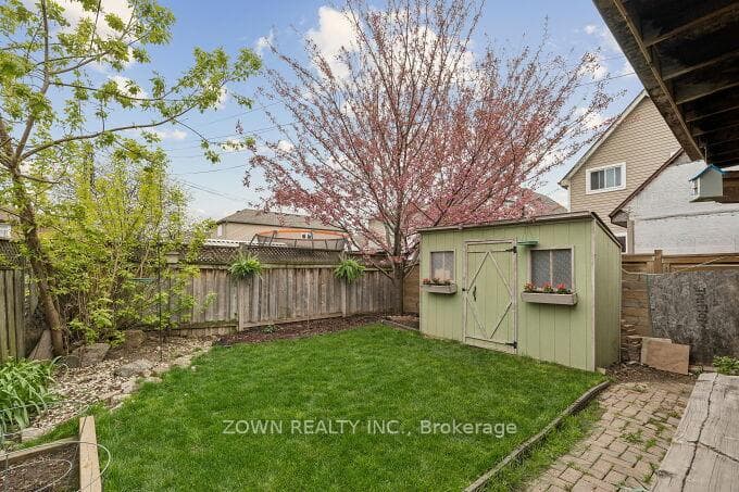 6 Albany Avenue photo 28