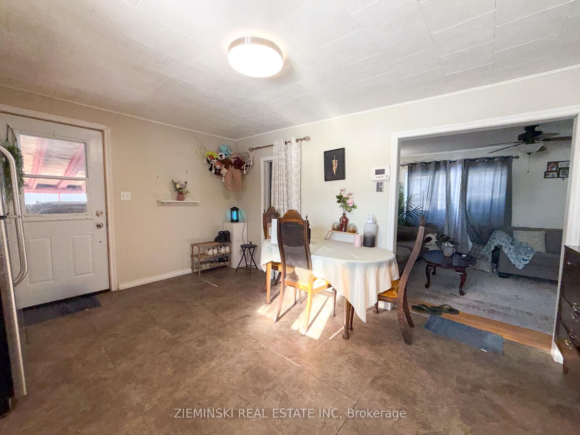 963 Victoria Road photo 6