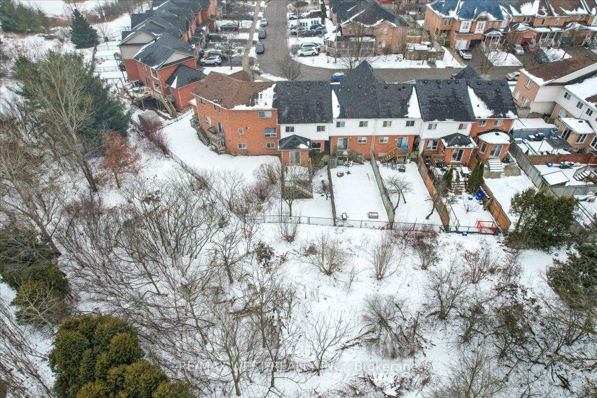 38 Monaco Court photo 15