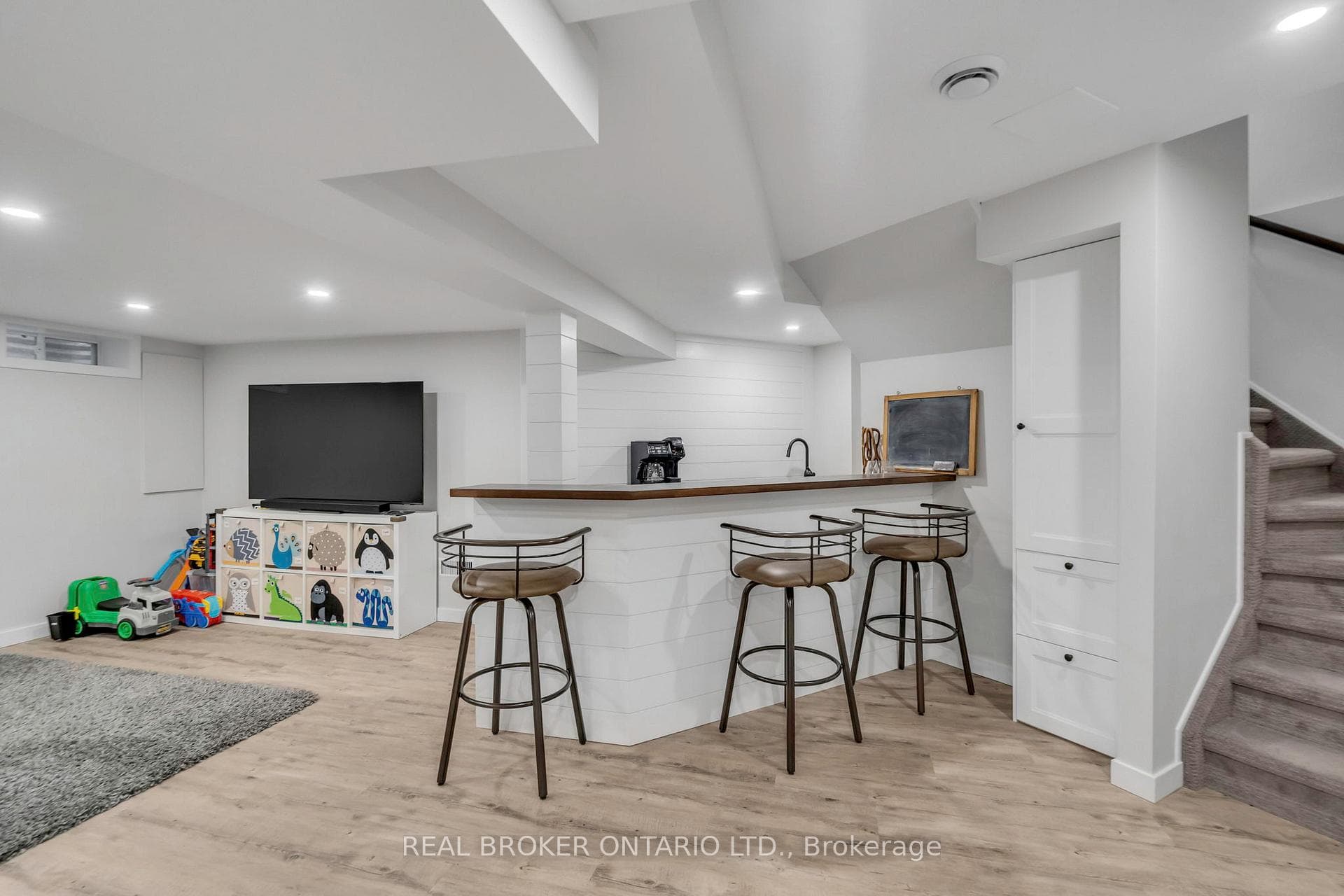40 Montcalm Place photo 28