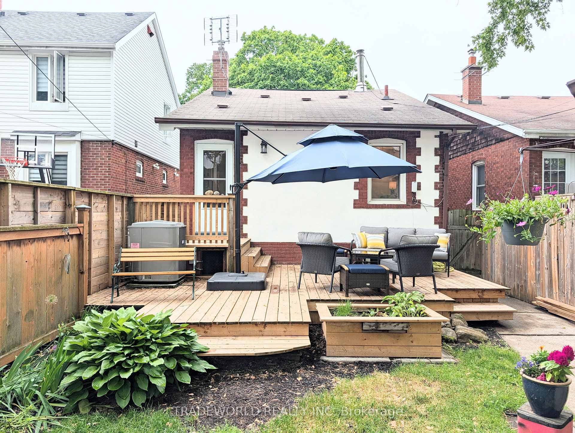 7 Costain Avenue photo 35