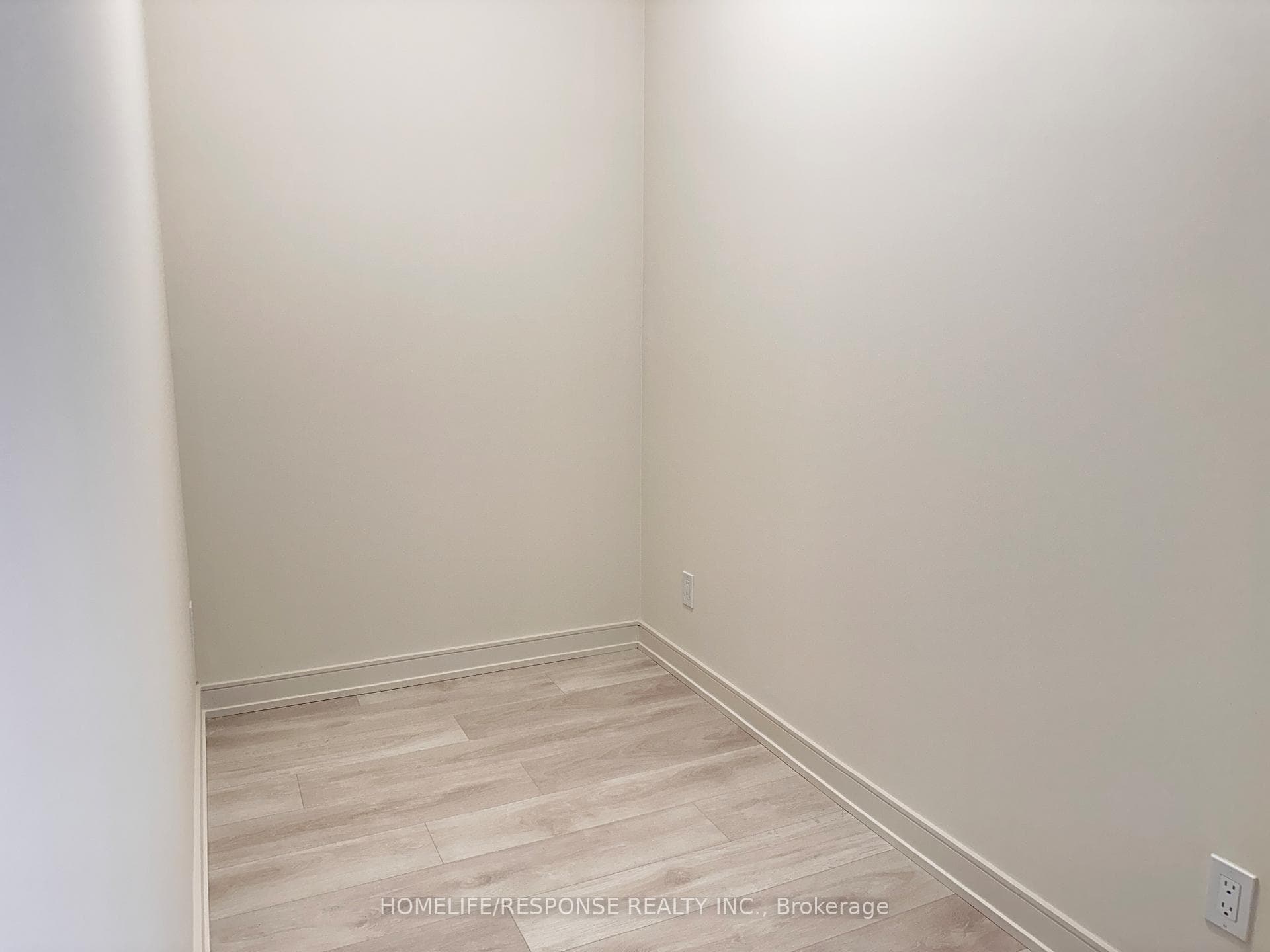 8020 Derry Road Unit 605 photo 9