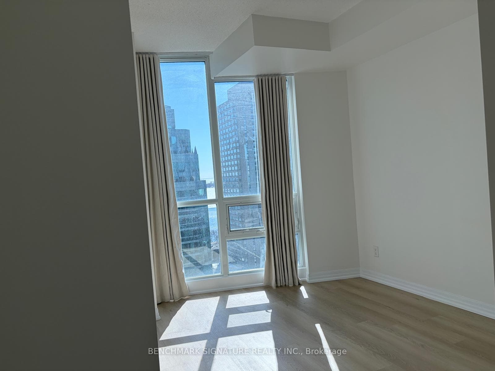 12 Yonge Street Unit 2207 photo 16