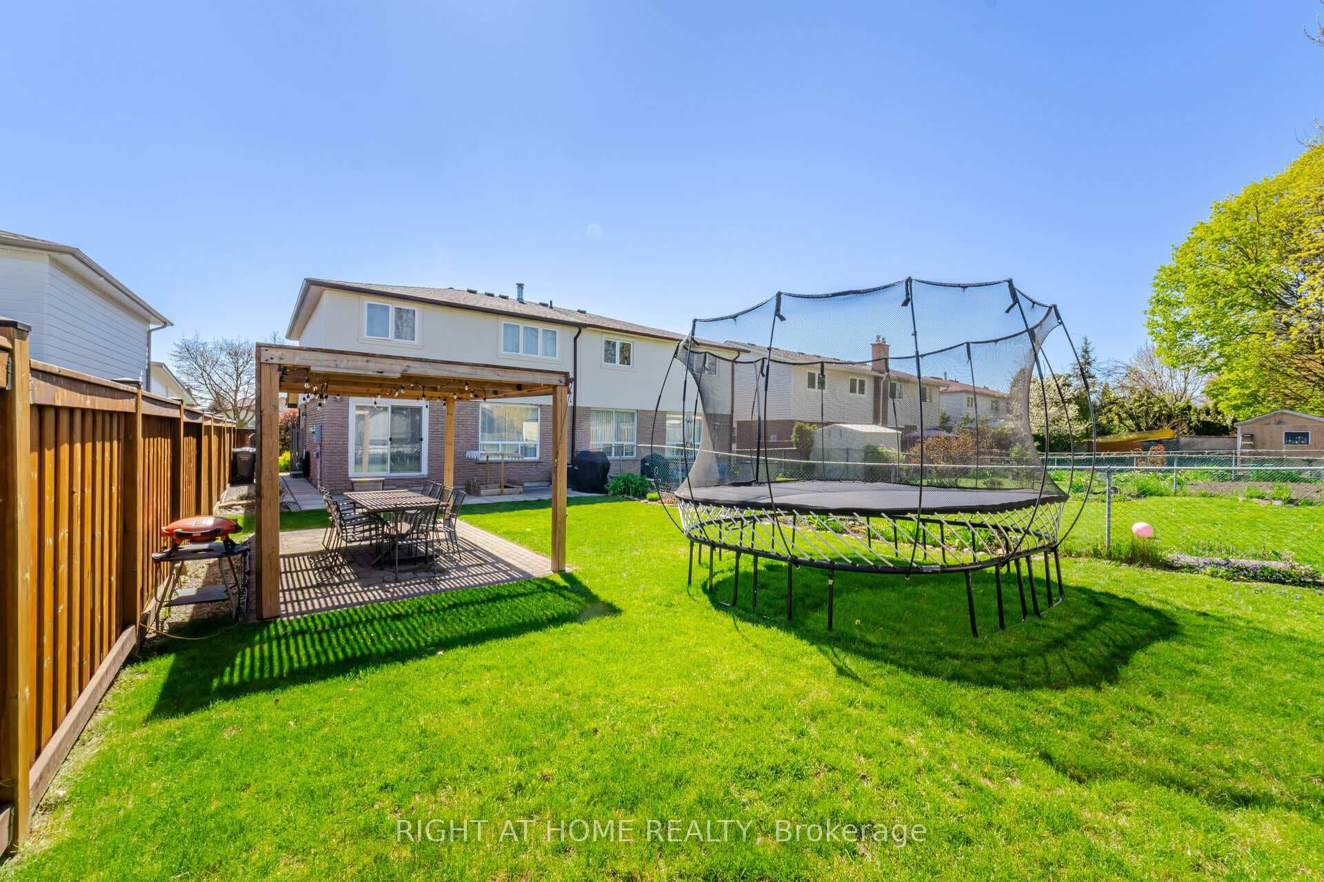 3161 Gwendale Crescent photo 36