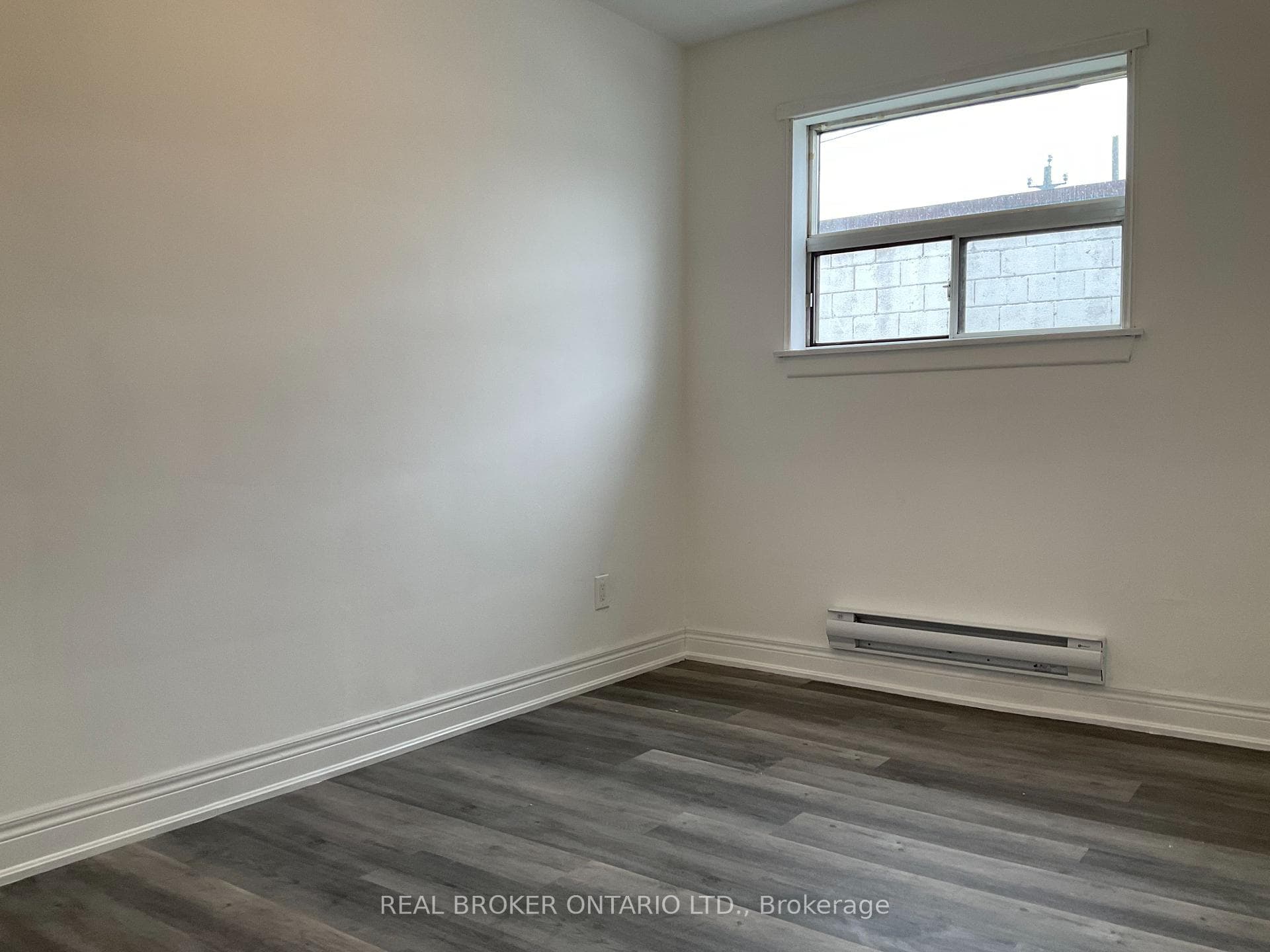 2209 Gerrard Street Unit 1 photo 6
