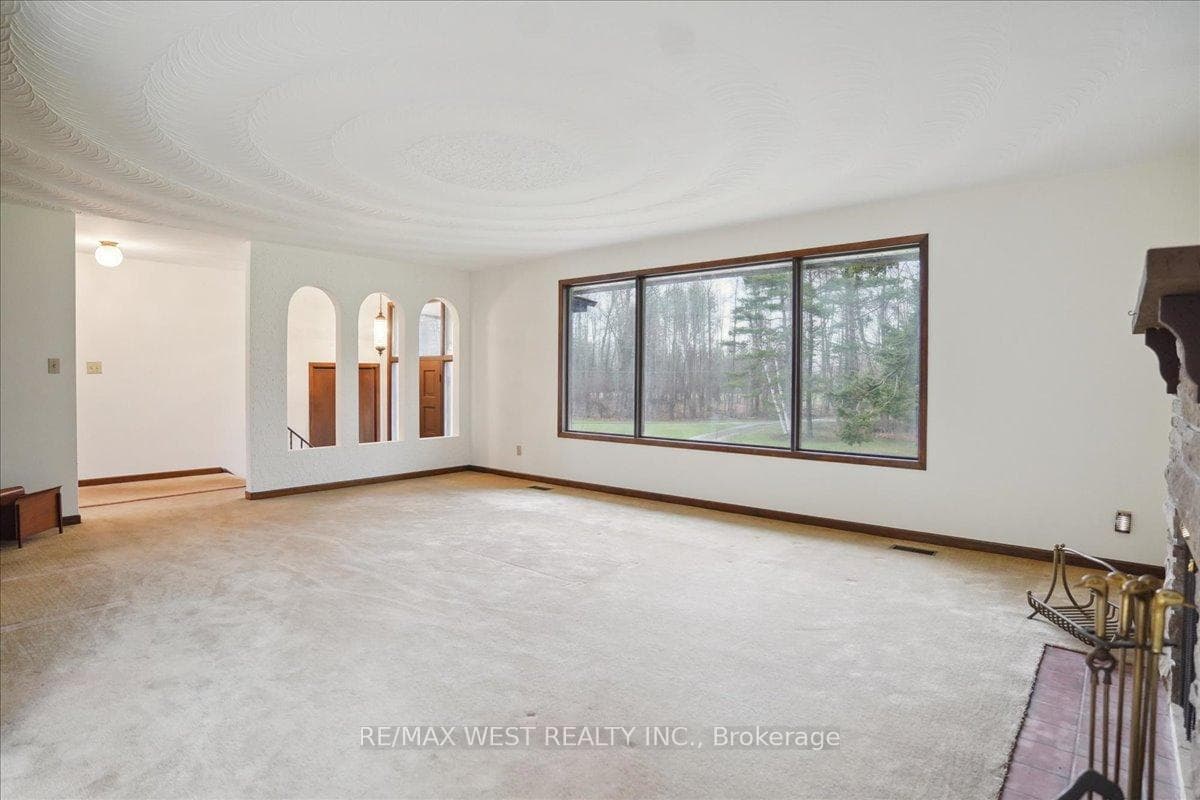 4430 Liberty Street photo 4