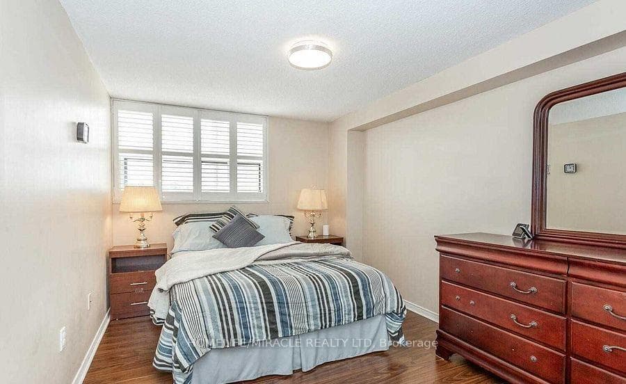 2900 Battleford Road Unit 402 photo 6