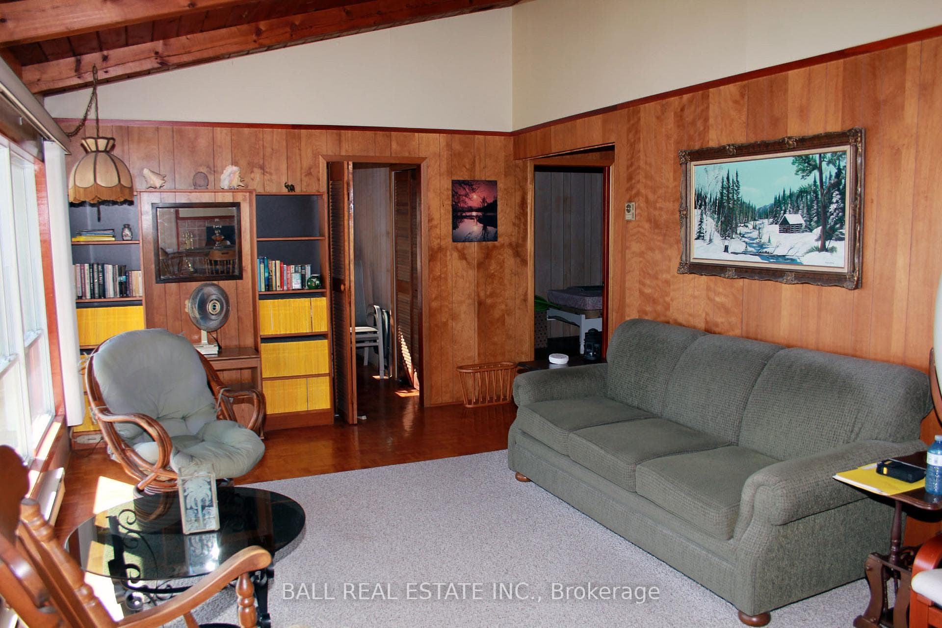 9 Russell Crescent photo 33