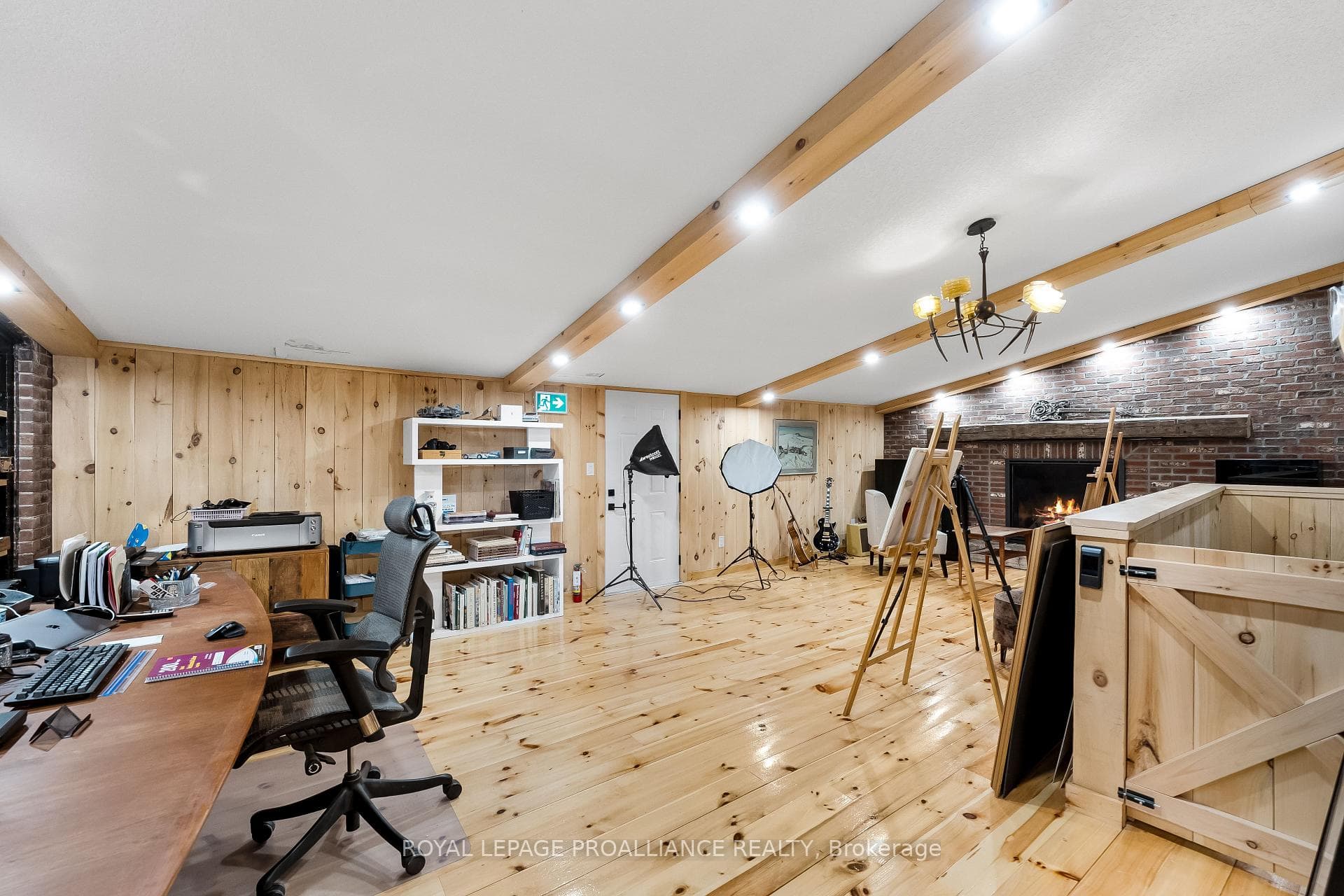 345 Victoria Street photo 9