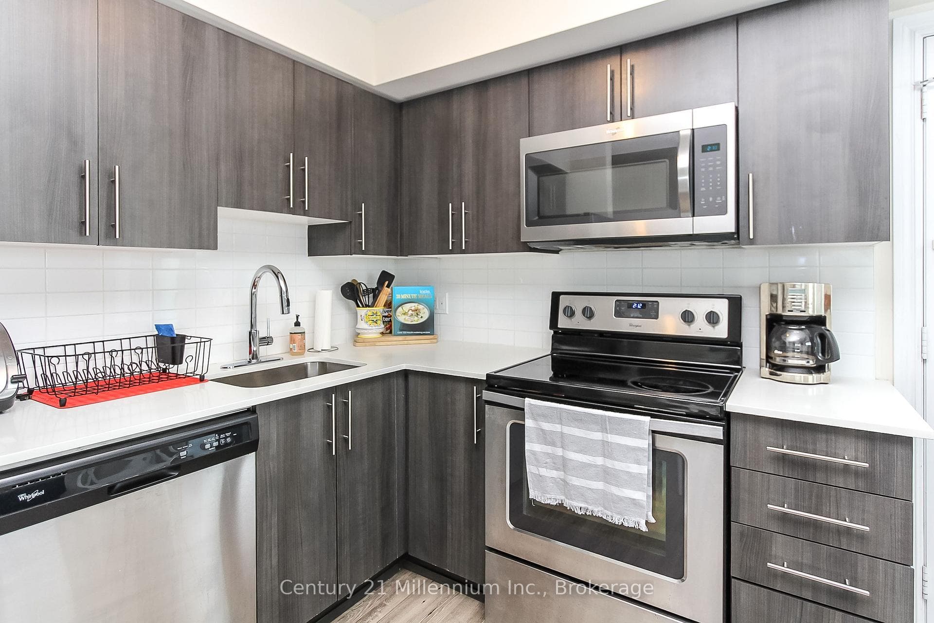 7 ANCHORAGE Crescent Unit 108 photo 11