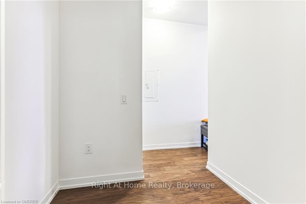 2560 EGLINTON Avenue Unit 302 photo 18