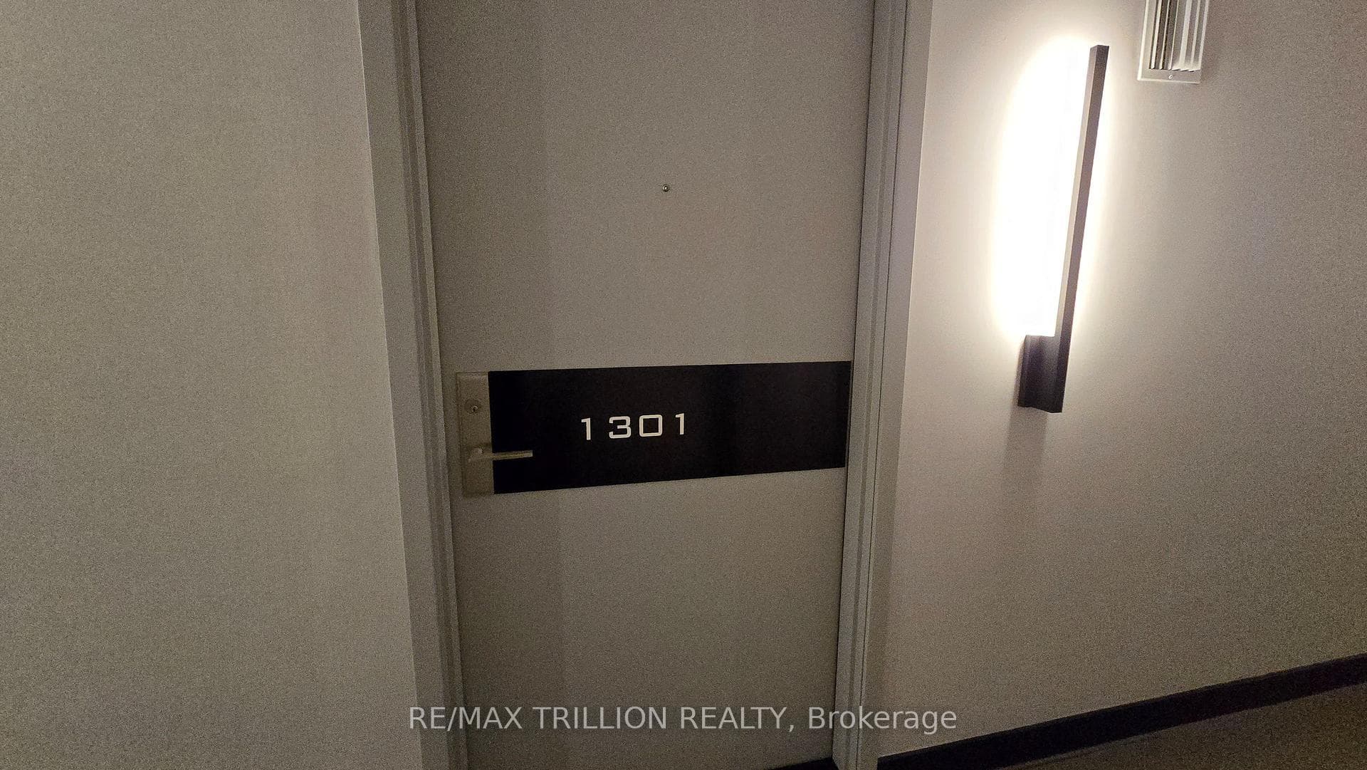 33 Helendale Avenue Unit 1301 photo 4