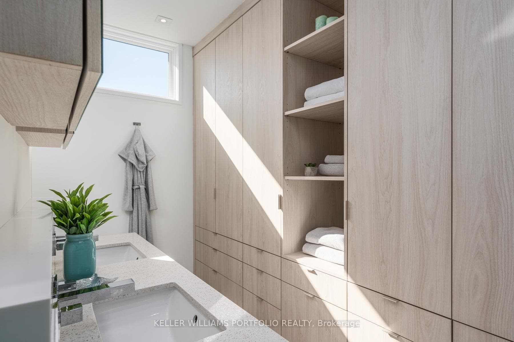 3rd Floor 5-pc Ensuite