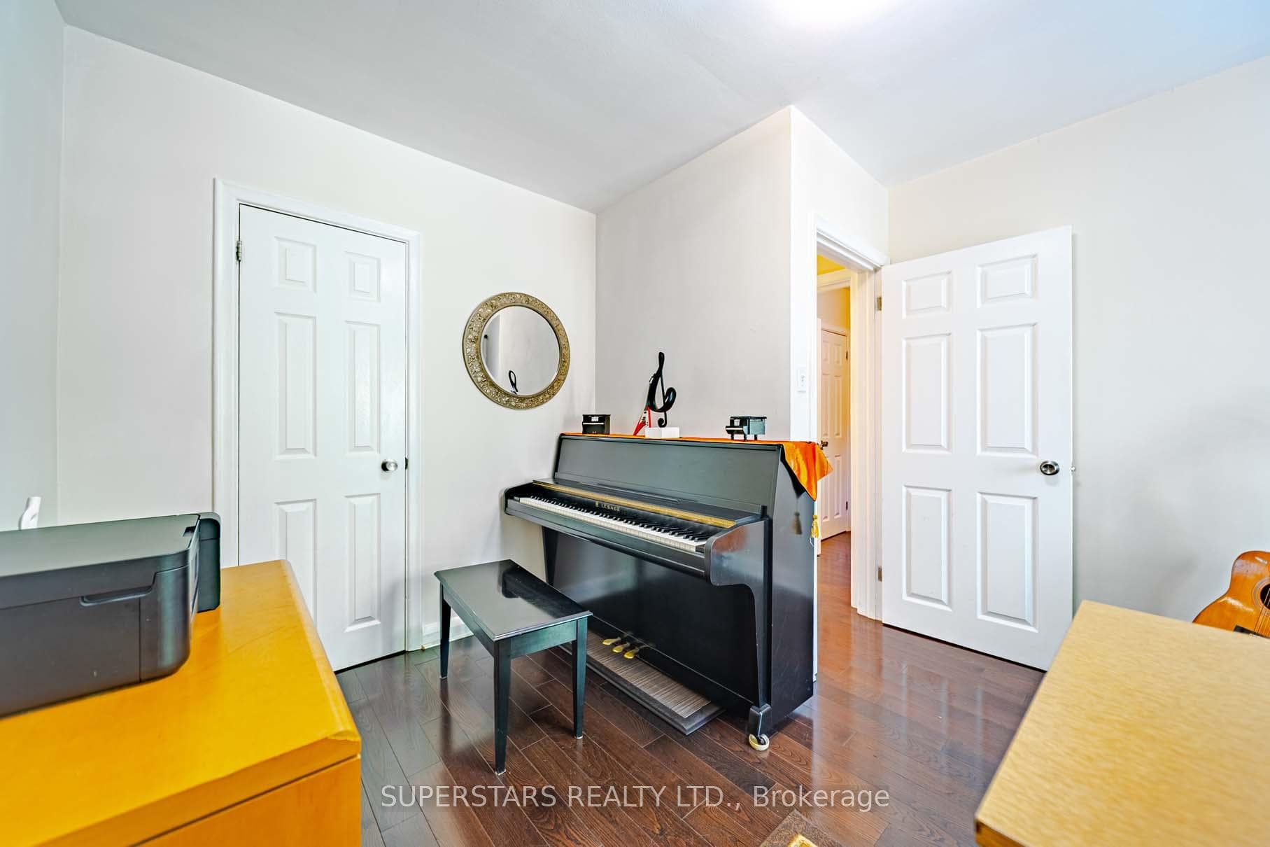 237 Ellington Drive photo 23