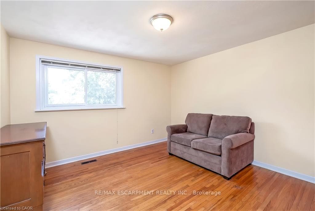 652 Ardleigh Crescent photo 22