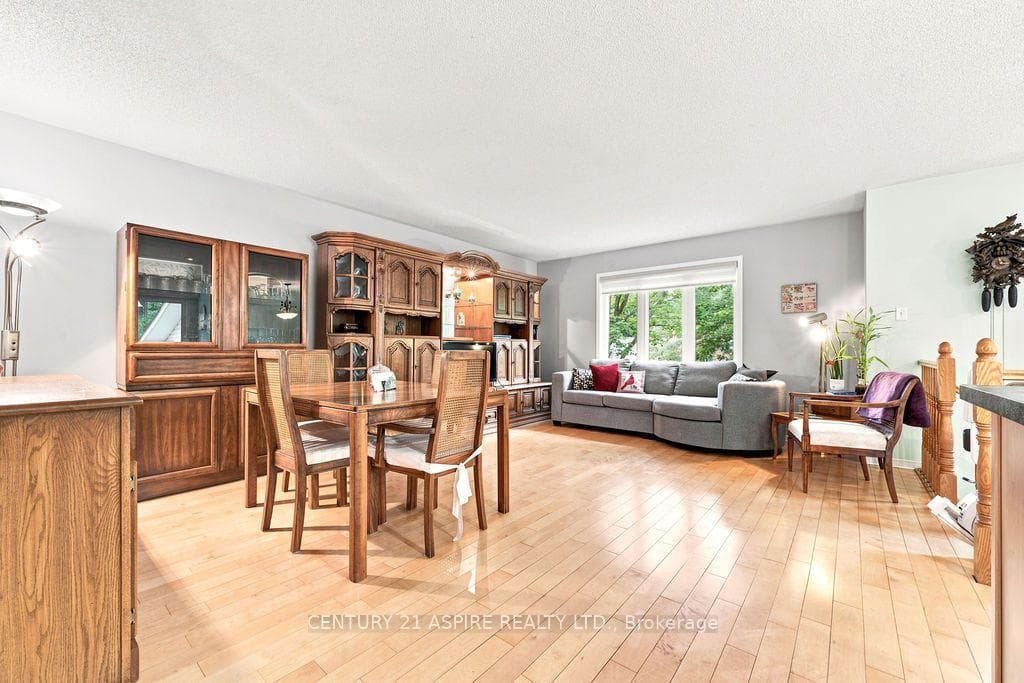 23 Cardinal Crescent photo 5